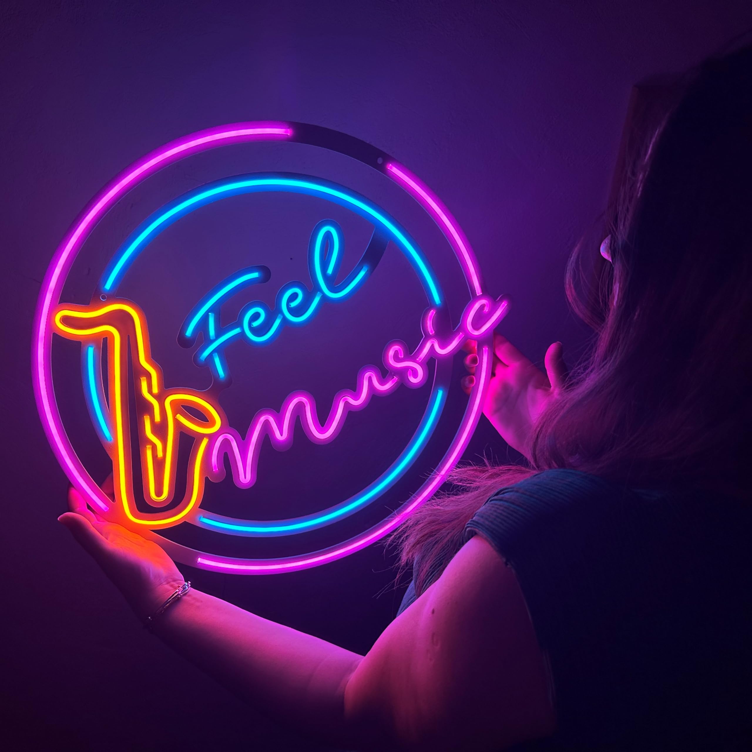 Feel Music - Insegna in metallo al neon, splendida decorazione da parete a LED con retro in metallo, perfetta per studi musicali, bar o spazi abitativi. Insegna luminosa al neon vivace per gli amanti