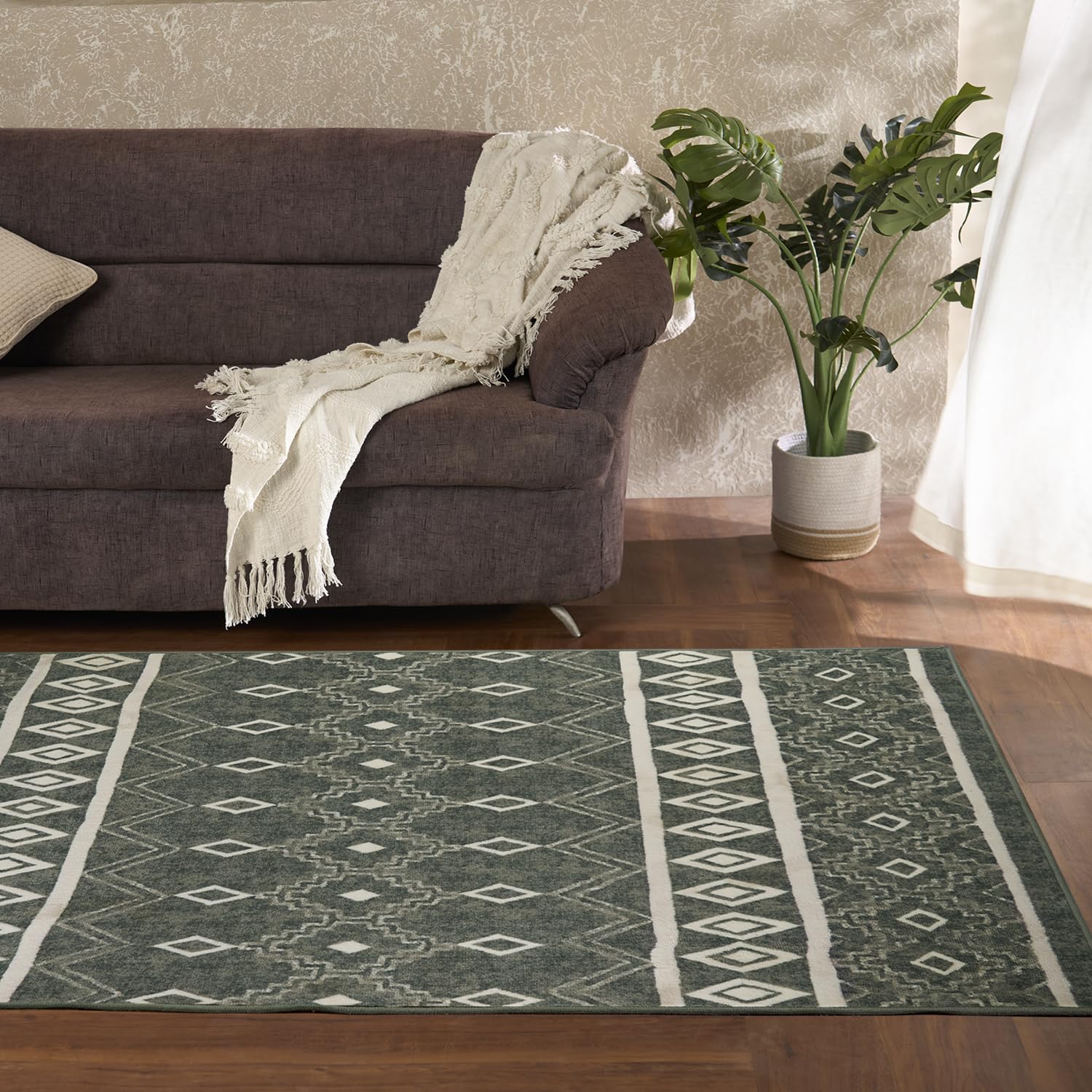 Welspun Wonder-Full Geometric Carpet for Hall, Living Room & Bedroom | Polyester | Anti-Skid | Fold Mark Resistant | Mac