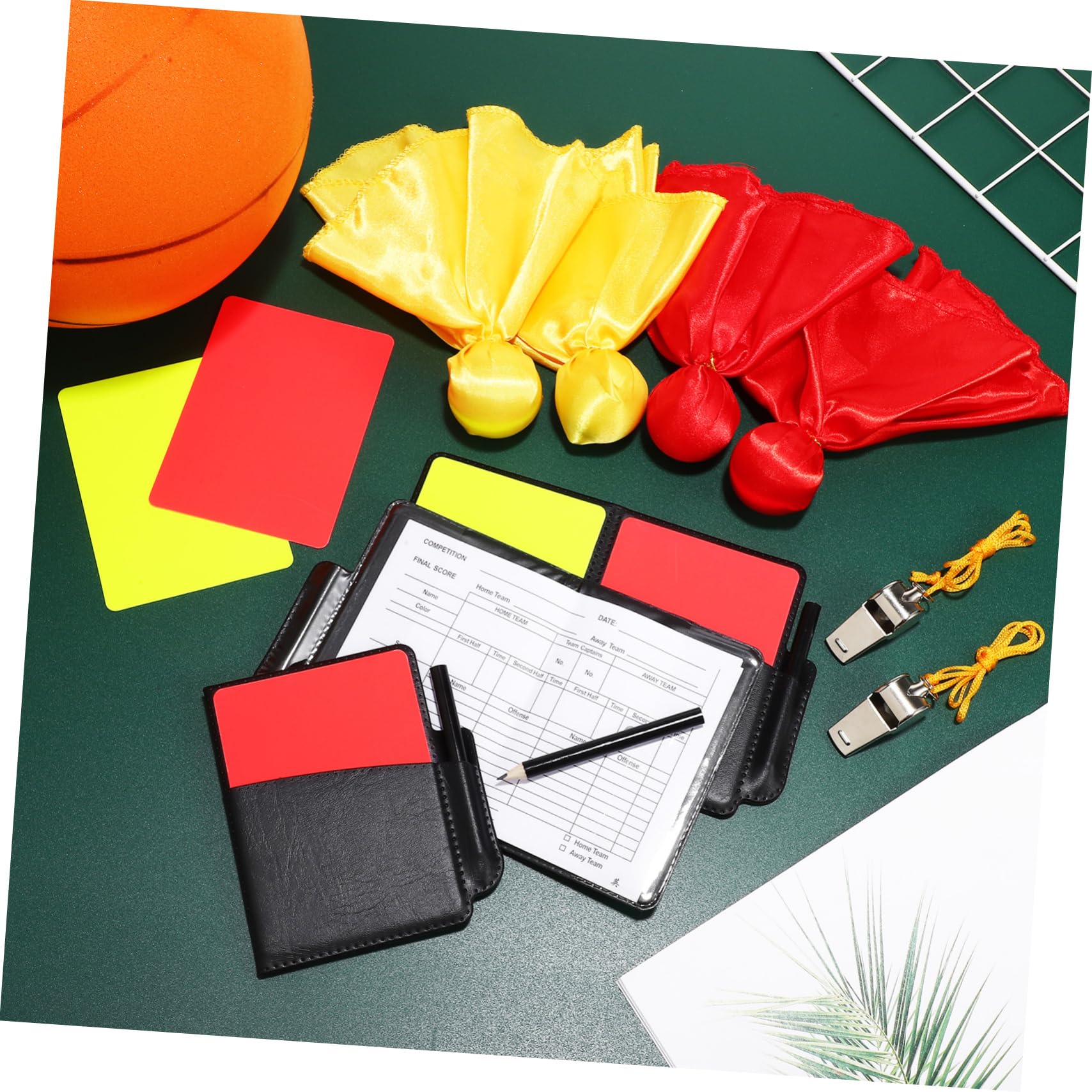 UPKOCH 3 Set Carte da Giudice Sportivo Arbitro Bandiere Calcio Carte di Arbitro di Calcio arbitri fischietti con Cordino fischi dell'arbitro Accessorio Arbitro Poliestere