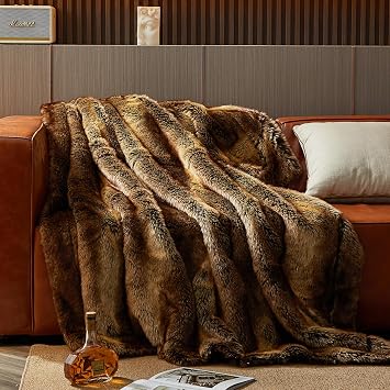 HOMFINE Luxury Cozy Faux Fur Throw Blanket for Bed, Sofa, 130x150cm, Brown