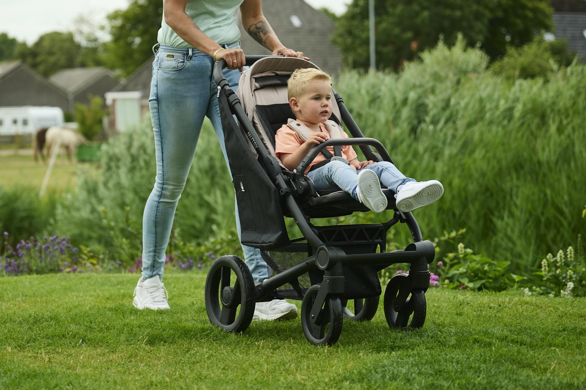Dooky Sitzauflage Kinderwagen, Buggy Sitzauflage, universal mit Gurtöffnungen, 3D-Mesh temperaturregulierend, waschbar & schnelltrocknend, rutschfeste Unterseite, für Kinderwagen & Autositz, Schwarz
