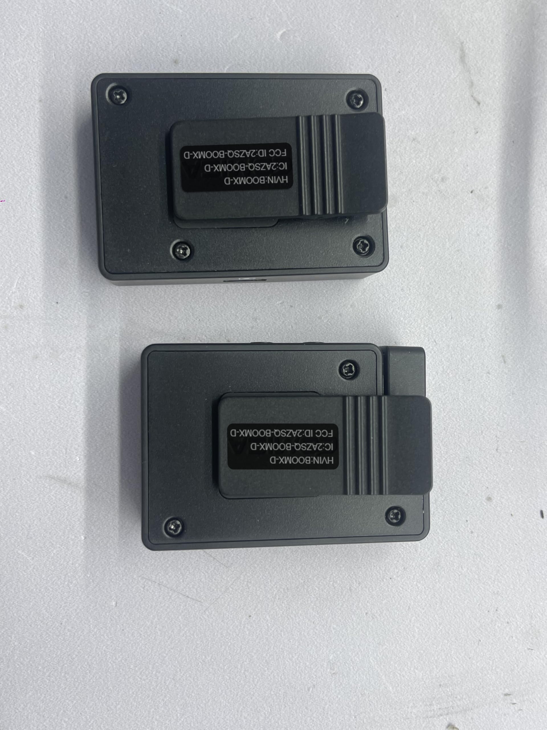 comica Micrófono Lavalier inalámbrico, BoomX-D1 2.4GHz Sistema de micrófono de Corbata inalámbrica con 1 transmisores y 1 Receptor, Micro Lav para DSLR Cámara/Videocámara/Smartphone Podcast
