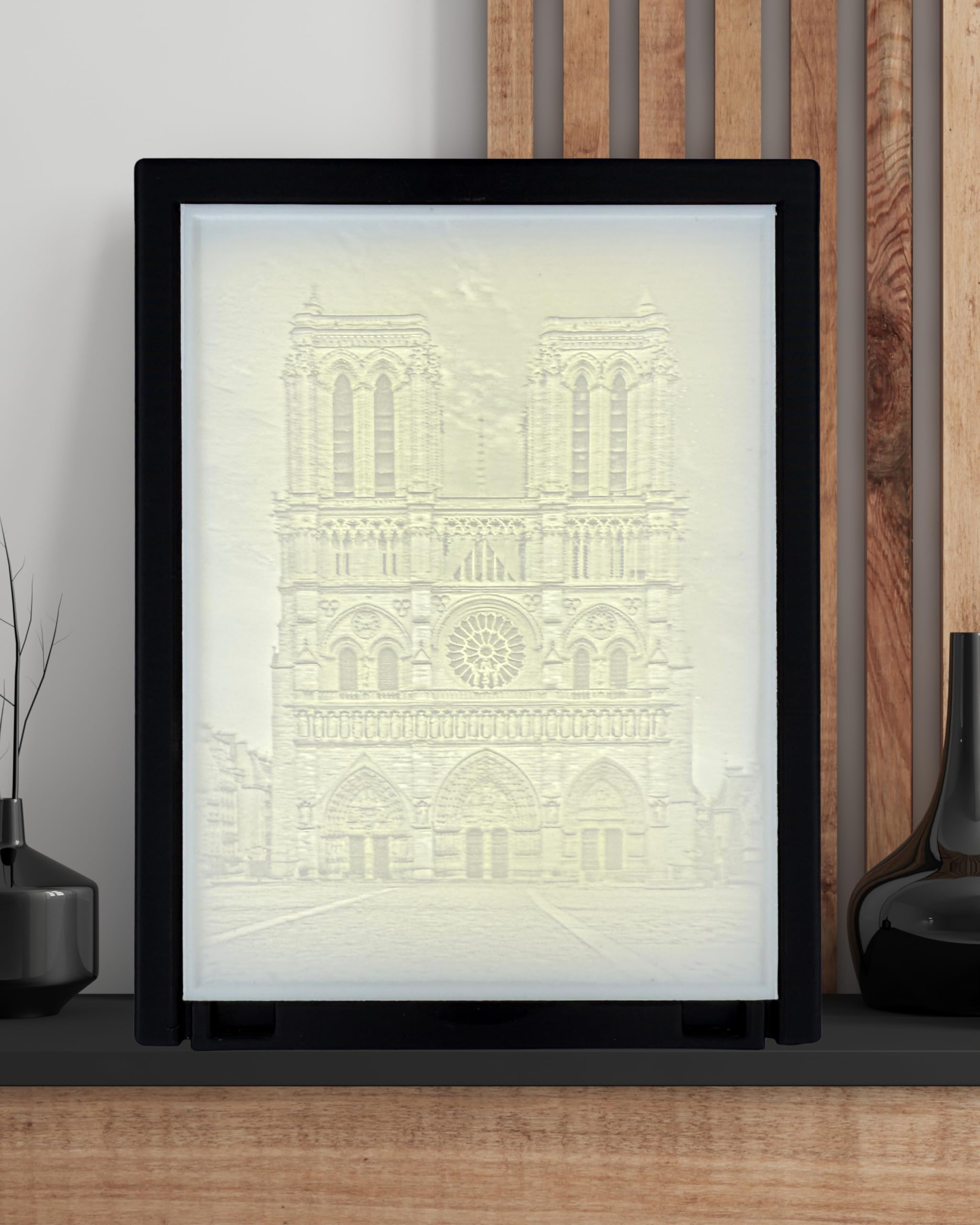Benji-Designs Lithophanie Cadre Photo Personnalisé 10x15 cm – Photo en Relief 3D – Cadeau Unique & Original – Décoration Lumineuse Souvenir - Cadre Photo Lumineux (Notre Dame, Noir, 10x15)