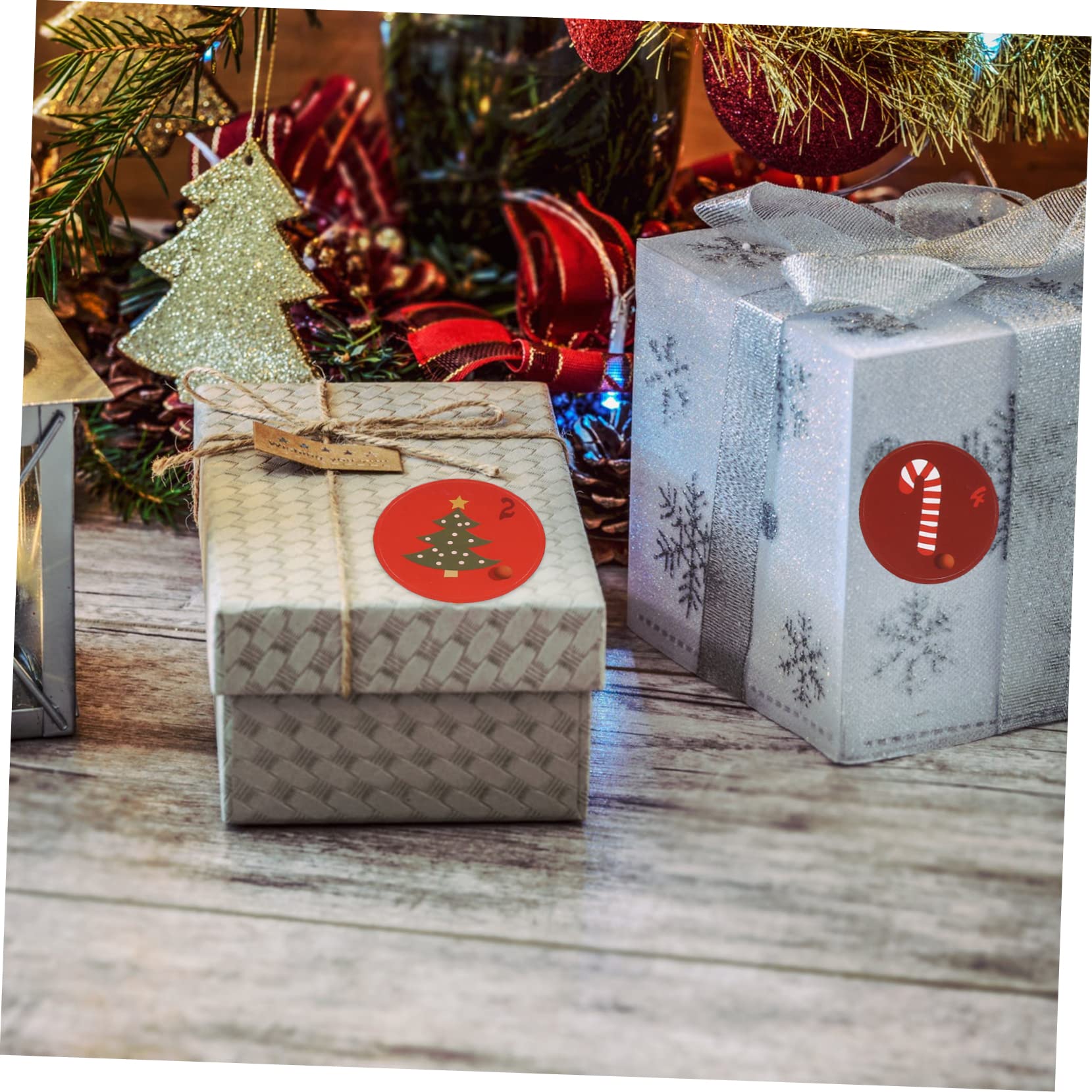 Angoily 60 Fogli Adesivi Natalizi Sigillanti per Sacchetti Caramelle Etichette Decorative Rotonde con Motivi Fiocchi e Renne Sticker Autoadesivi per Regali e Decorazioni Natale
