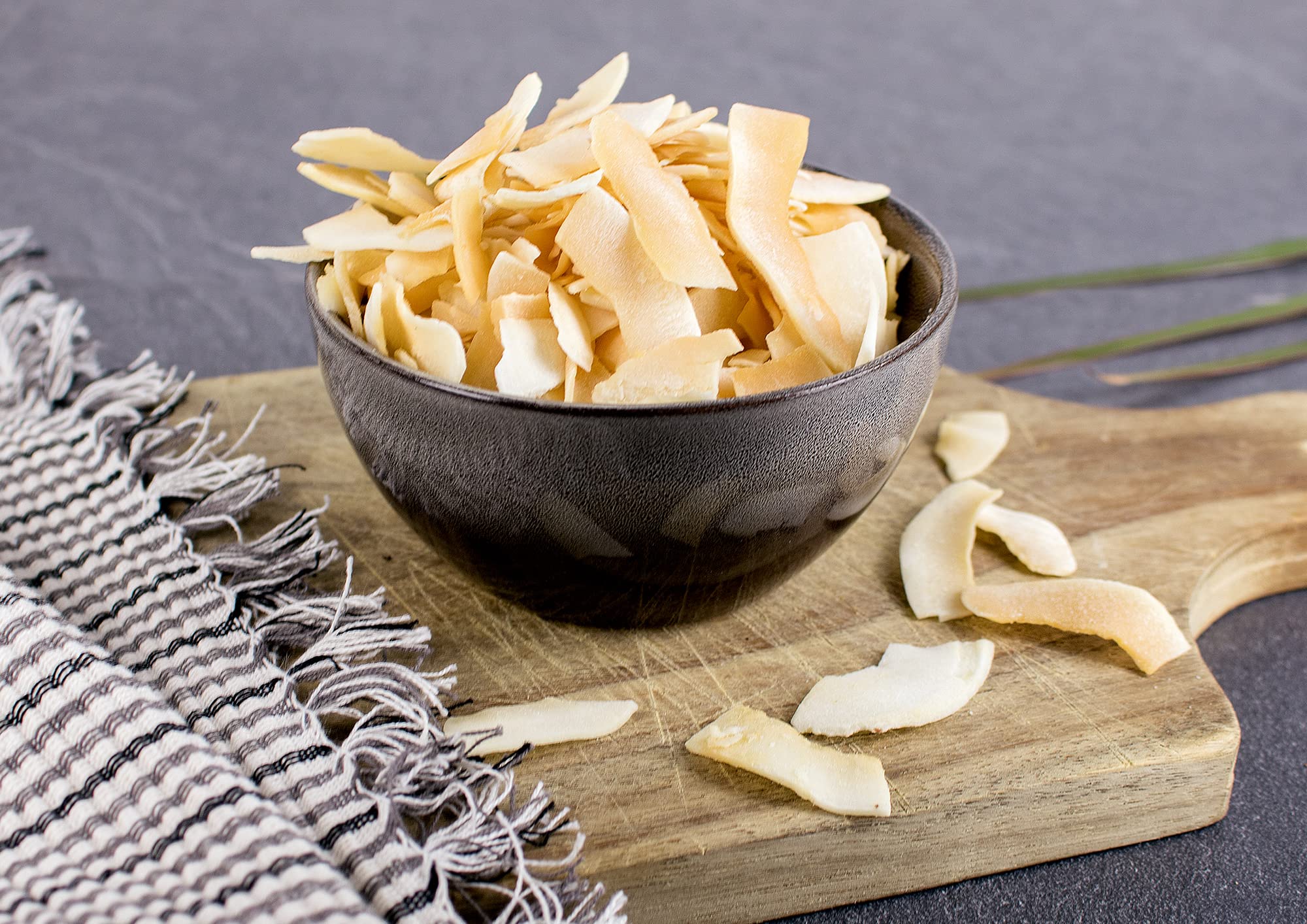 Mundo Feliz Chips de Coco Ecológicos, Tostados y Aromatizados con Exquisita Piña, 3 x 200 g