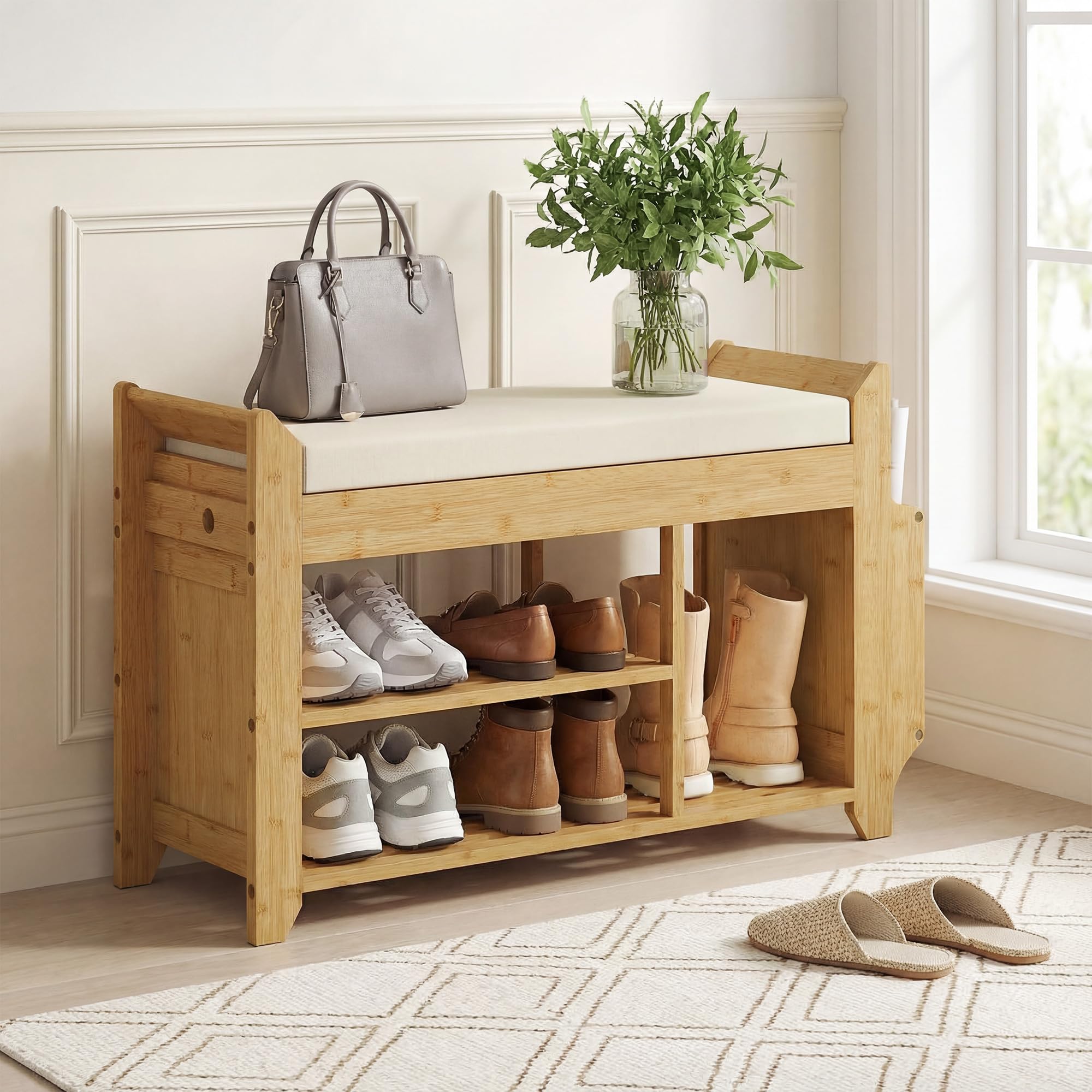 HOMCOM Banco Zapatero con Asiento Acolchado 80x30x50 cm Natural y Beige | Banco Recibidor, Almacenamiento Lateral, Estante para Botas, Marco de Bambú, Entrada de Casa, Pasillo, Salón
