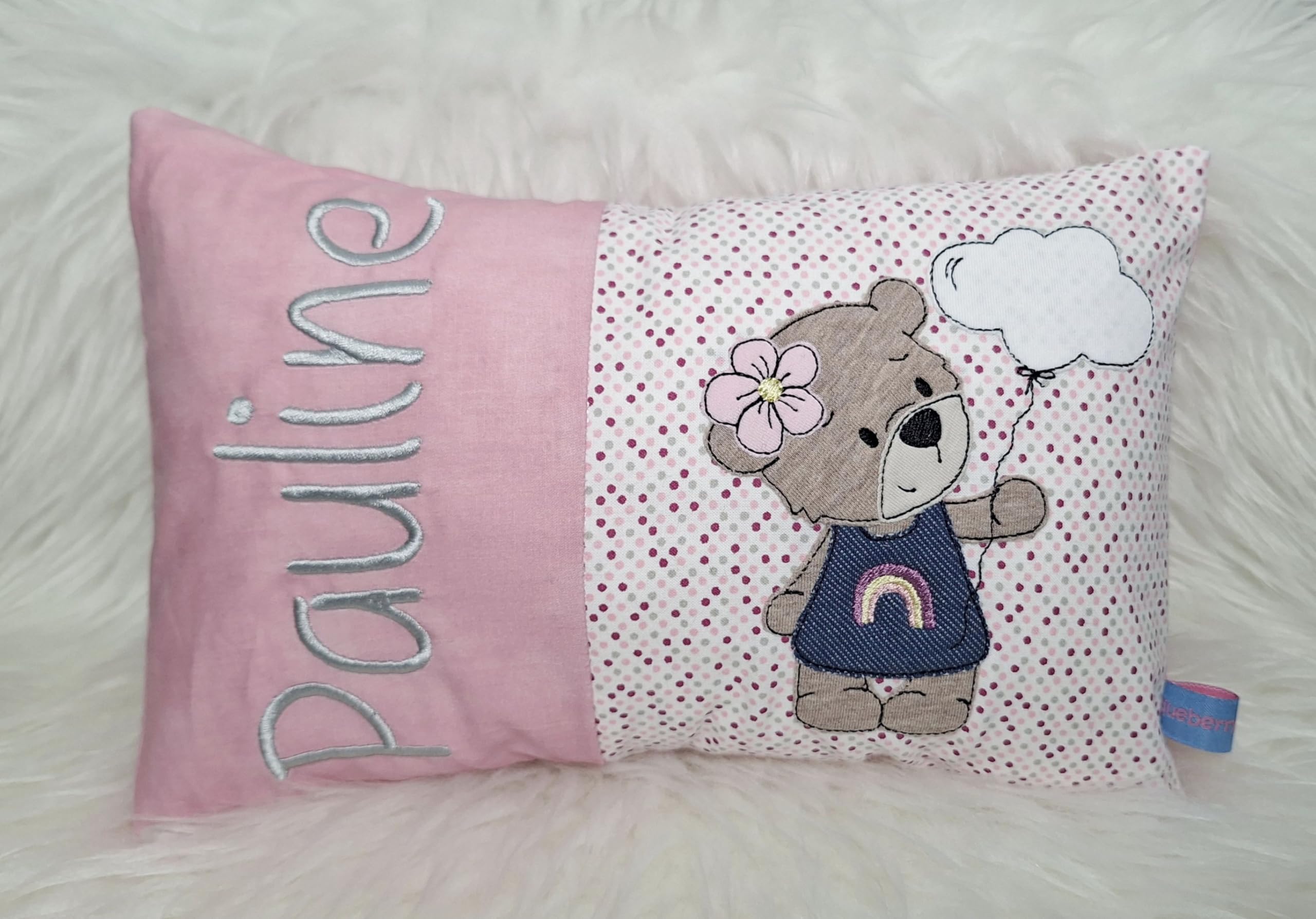 Personalisiertes Kissen zur Geburt und Taufe | Bestickt mit Namen und süßem Tiermotiv | Baumwolle (Wolkenbärchen, 30cm x 50cm)