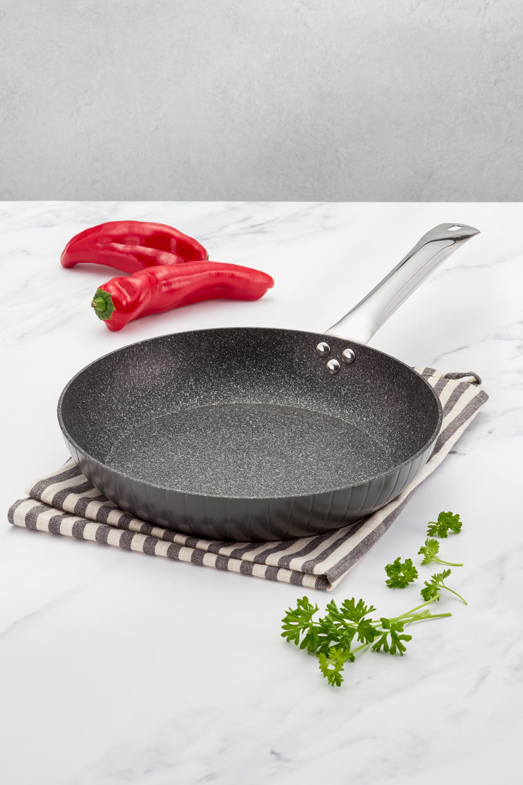 Judge Evertough 28cm Frying Pan - Durable Hard Anodised Aluminium with 6-Layer Non-Stick Coating, Black, 28 cm Frying Pan - Image 2