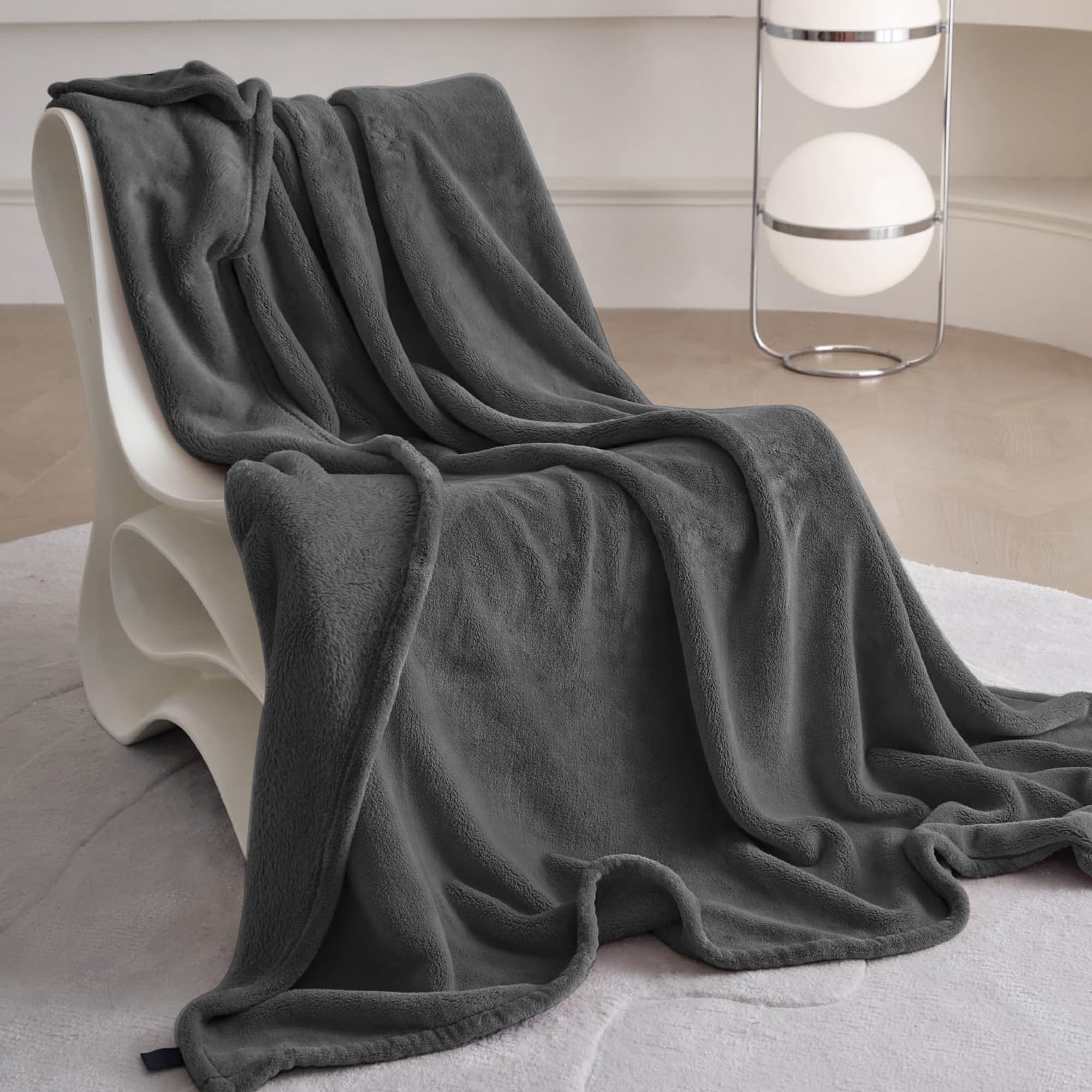 Komfortec Przytulny koc, puszysty, certyfikat Oeko-Tex, 260 g/m², puszysty koc polarowy, narzuta na sofę, 220 x 240 cm, antracyt