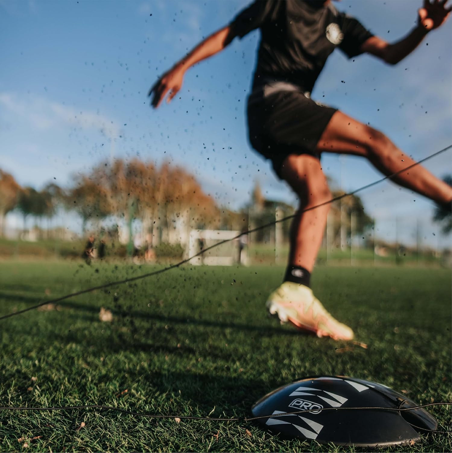 Flick PRO Size 5 Soccer Return Ball - Heavy Weight Base and Elasticated bunjee - Soccer Ball Returns to You Every time - Soccer Training Equipment