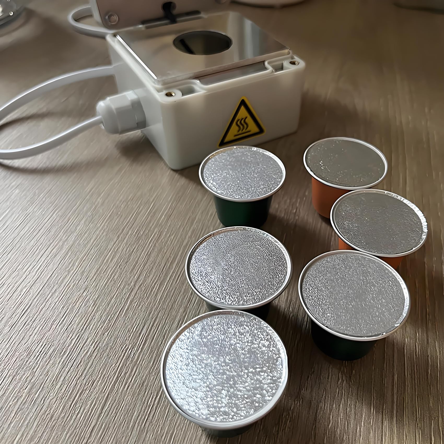 Maszyna do zamykania kapsułek kawy, maszyna do zamykania folii aluminiowej DIY, zawiera 100 aluminiowych muszli i folii dla świeżości i zachowania smaku