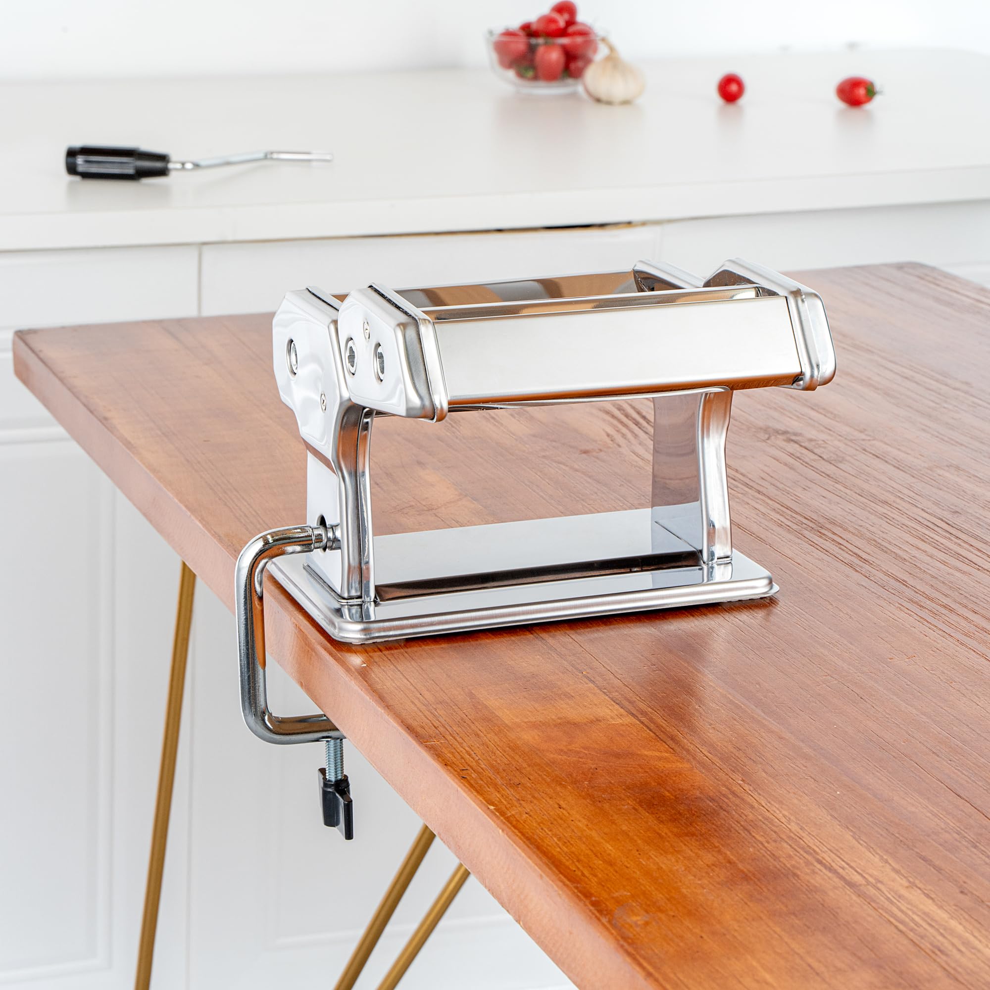 Restaurantware -Met Lux - Máquina para hacer pasta, 1 máquina para hacer pasta con 2 accesorios de corte, 9 ajustes de grosor ajustables, juego de 5 piezas, máquina manual de pasta de acero