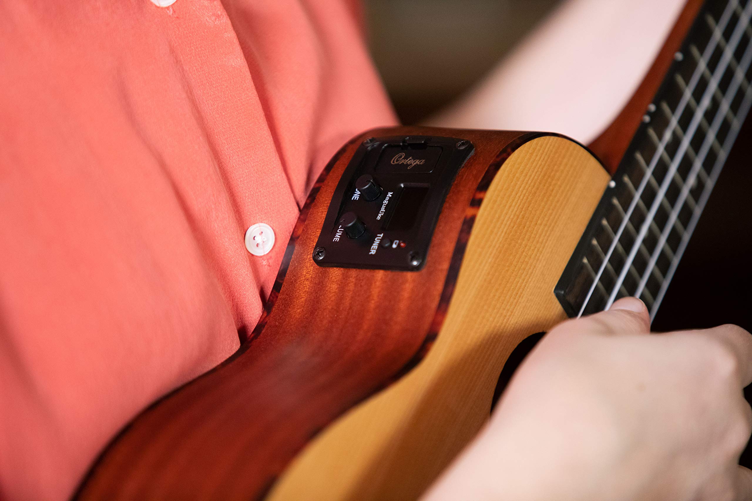 Ortega Guitars Konzert Ukulele Elektro-Akustisch – Bonfire Series – mit Cutaway – Fichte, Sapele, Natur (RU5CE)