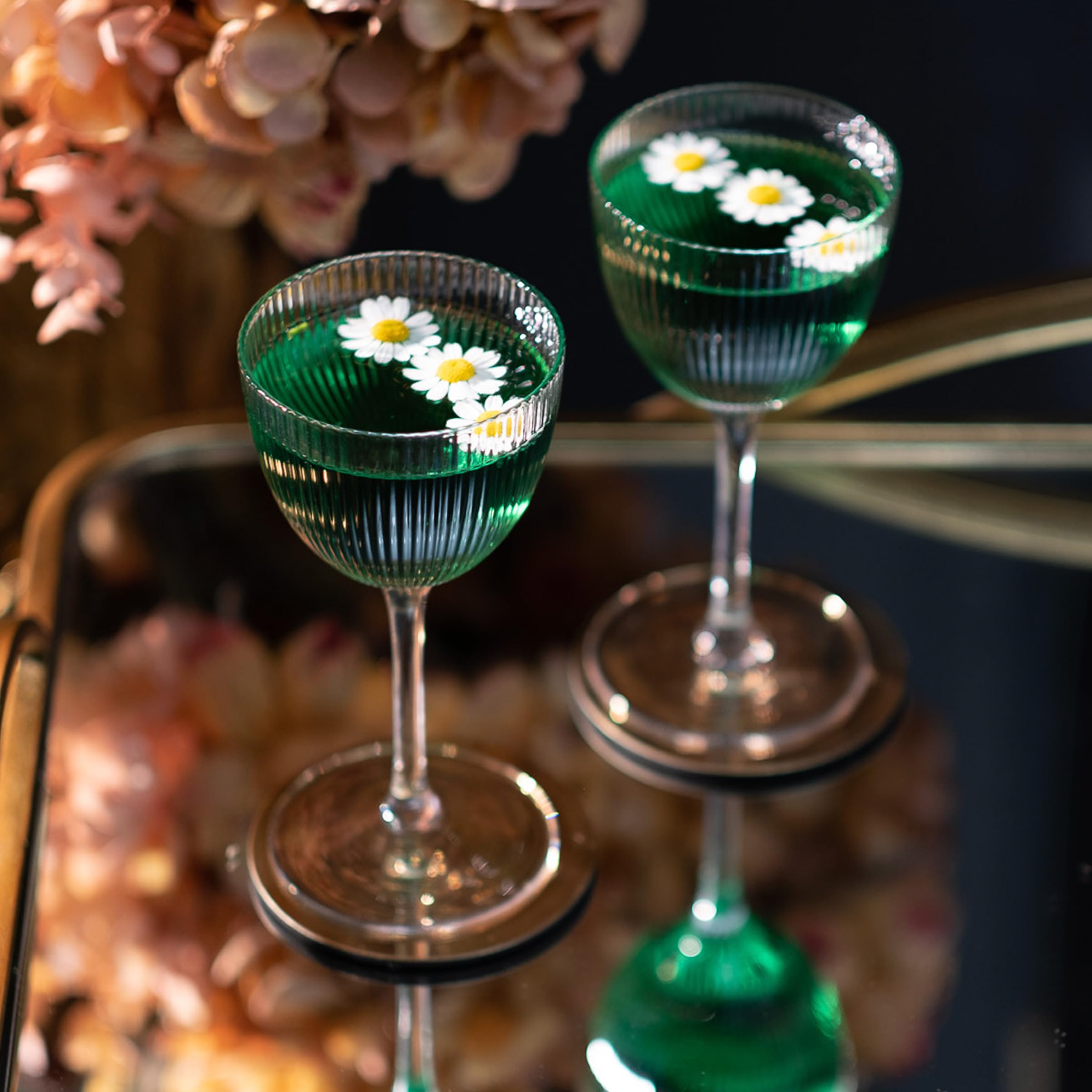 GLASSIQUE CADEAU Vintage Art Deco Nick Nora Coupe Gläser | 4er Set | 150 ml Kristall Gerippte Retro Cocktailgläser mit Stiel für Klassische Gin Cocktails