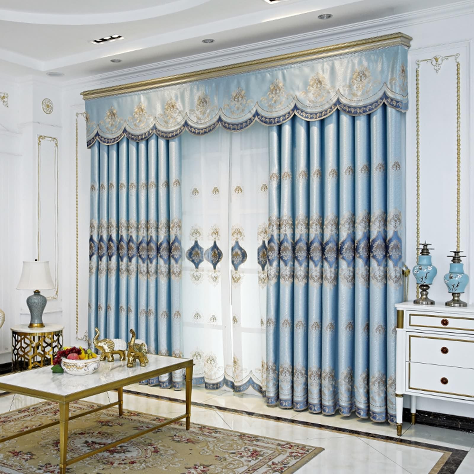 Rideau motif floral vintage pour créer une ambiance cocooning dans le salon