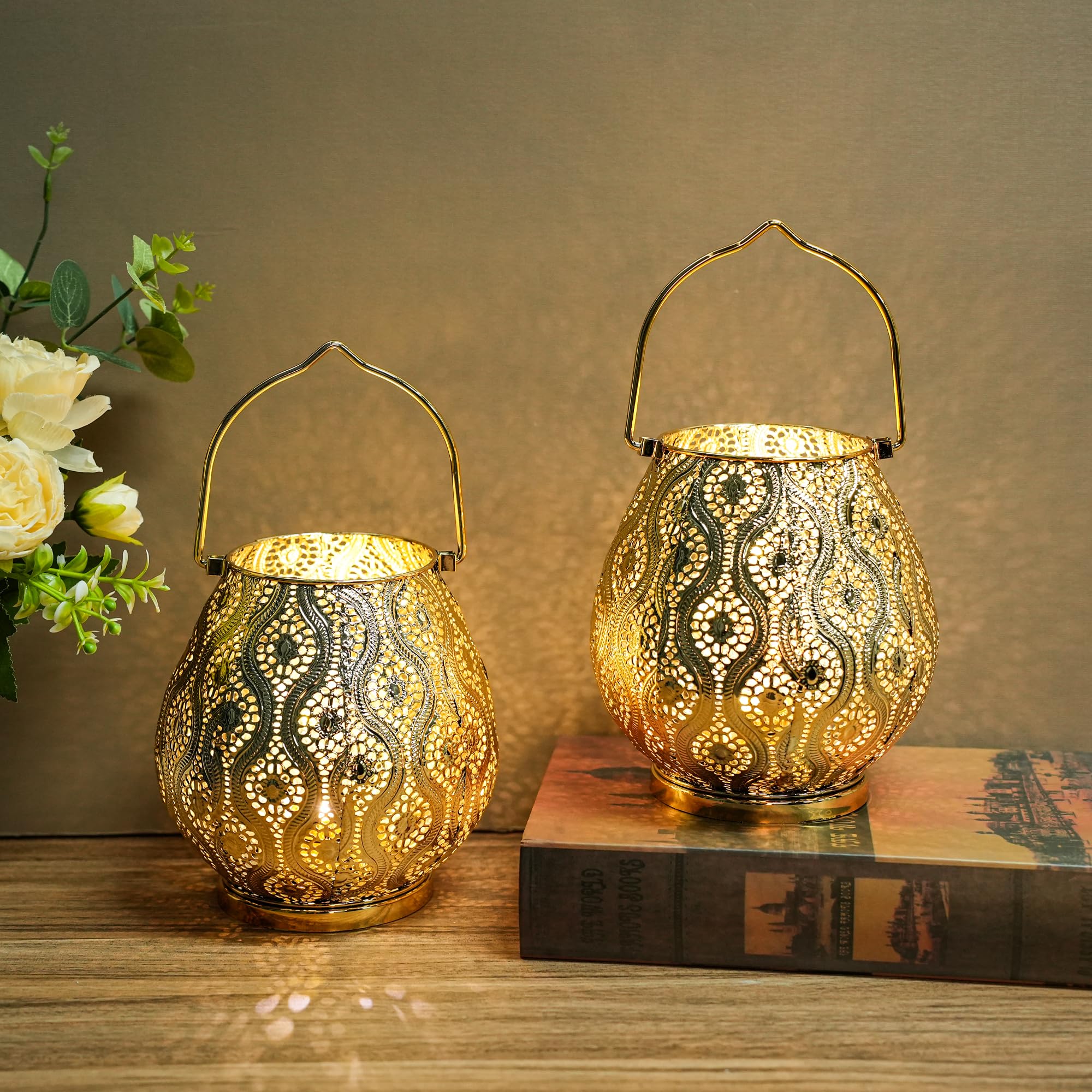 TRIROCKS Juego de 2 lámparas de mesa decorativas marroquíes de metal de 26 cm de alto, linternas inalámbricas con luces de hadas para el hogar, sala de estar, jardín, patio, fiesta, eventos, mesa