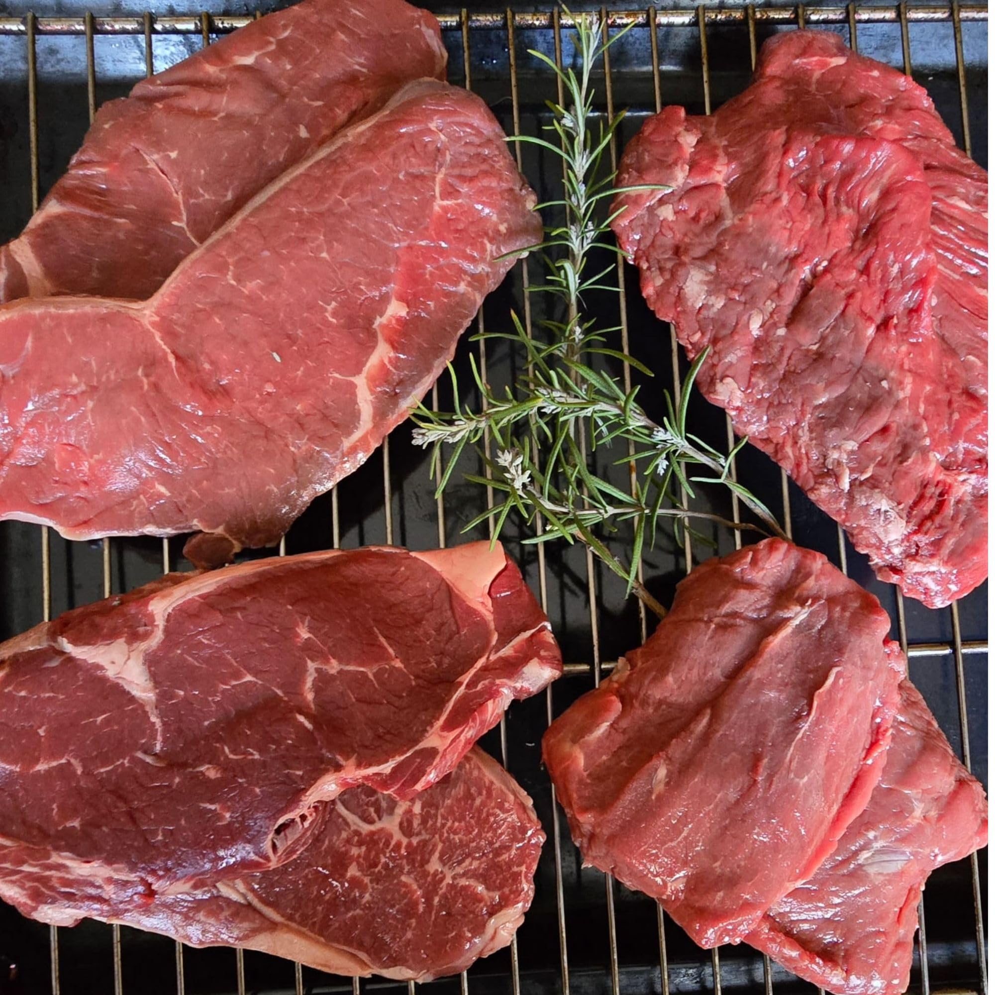 SELECTIV viandes d'exception I Boeuf Français : 2 steaks, 2 entrecôtes, 2 faux filets, 2 bavettes d'aloyau - 1,280kg - France