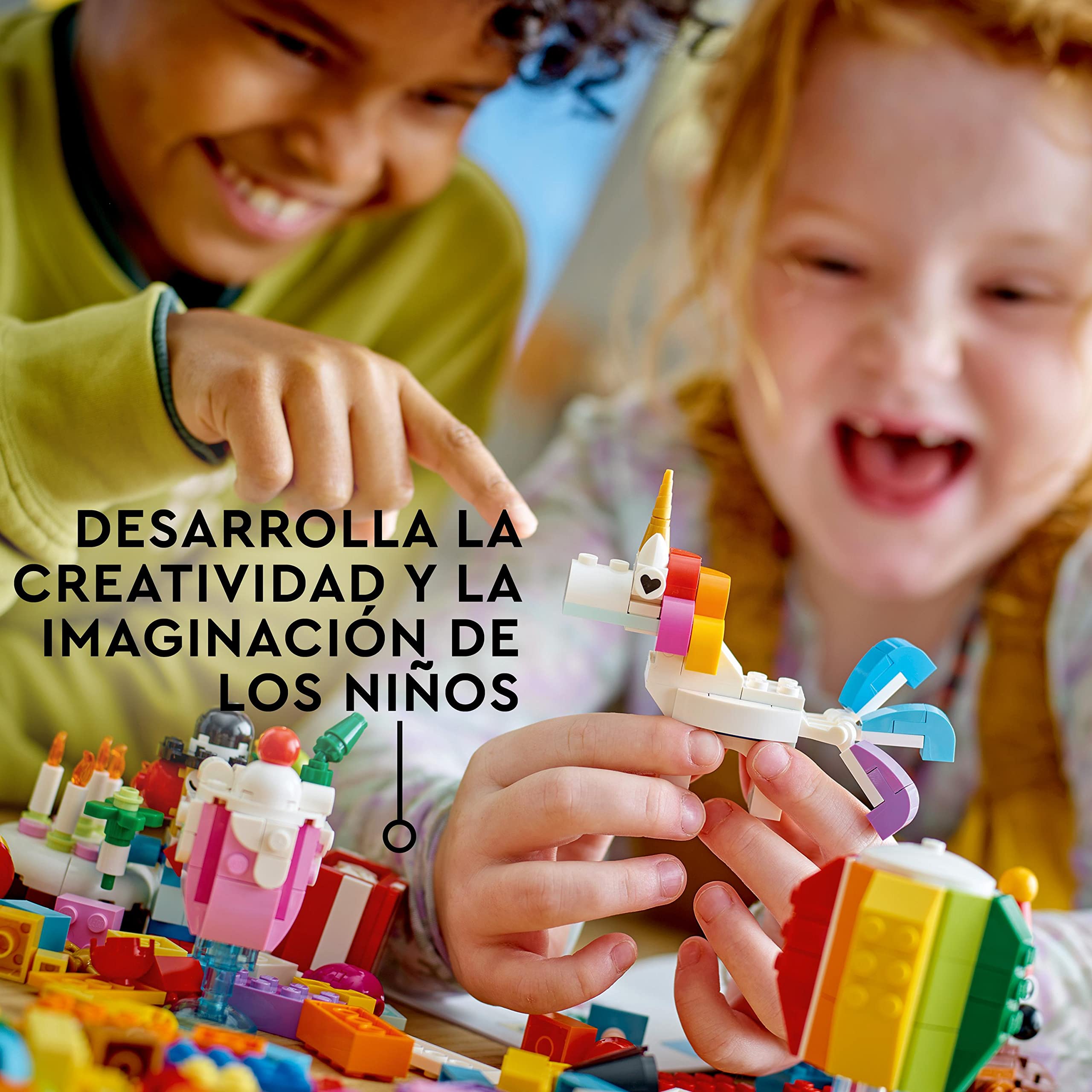 LEGO 11029 Classic Caja Creativa: Fiesta, Piezas de Juego de Mesa en Familia, Juguete para Niños y Niñas de 5 Años o Más, 12 Mini Construcciones, Coche, Osito de Peluche, Unicornio, Idea de Regalo