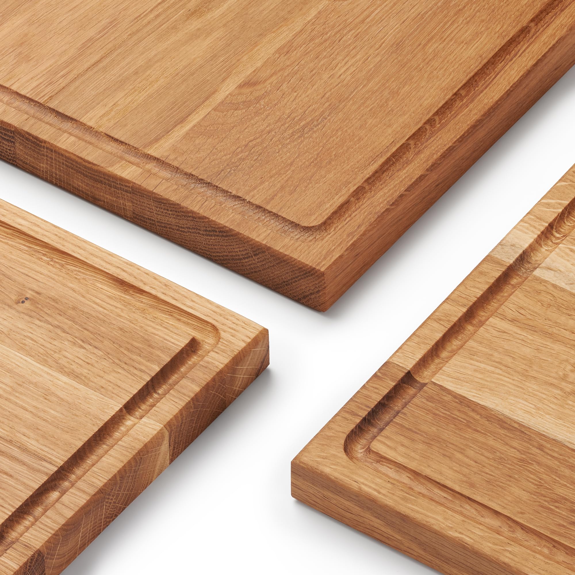 Schneide- und Servierbrett aus hochwertiger Eiche 40 х 30 cm groß mit Saftrille | Antibakterielles Küchenbrett aus Europa | Servierbrett, Frühstücksbrett, Holzbrett aus massiv Holz