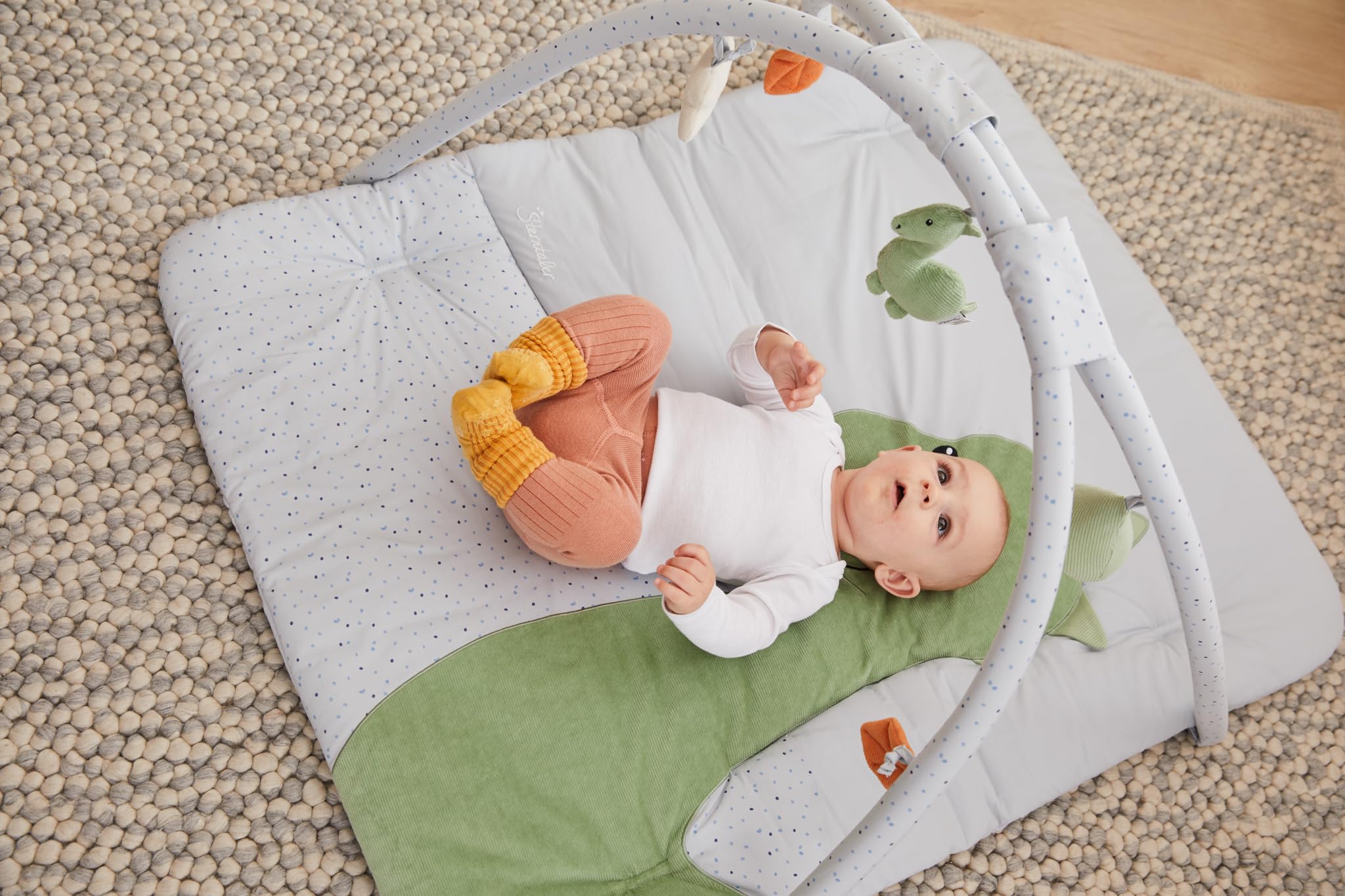 Sterntaler Spielbogen Dino Rexi - Spielbogen aus Velour und bedrucktem Baumwoll Mischgewebe - Baby Spieldecke mit Bogen und Spielfiguren zum Abnehmen - Baby Spielzeug mit Knisterpapier, graublau