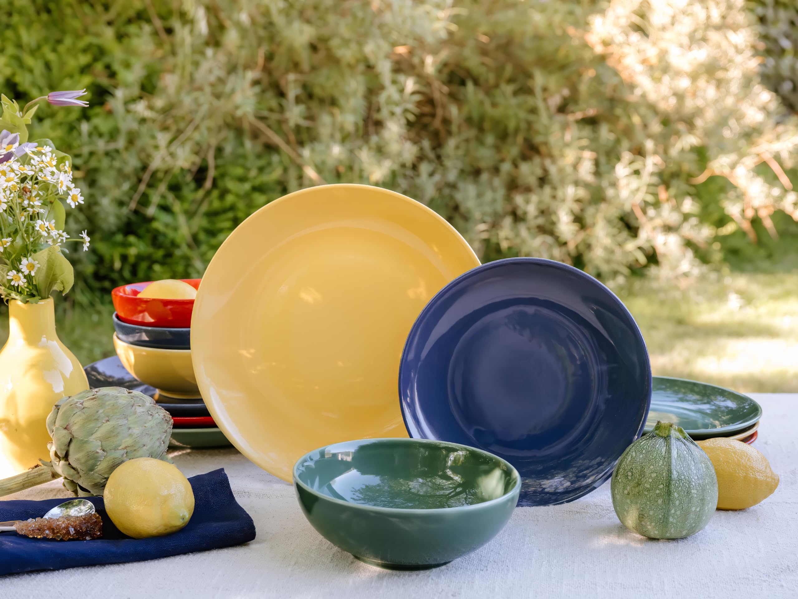 CreaTable, 25284, seria Joy Bunt, 12-częściowy zestaw naczyń dla 4 osób, zestaw talerzy z kamionki, nadaje się do mycia w zmywarce i używania w kuchence mikrofalowej, wysokiej jakości produkcja