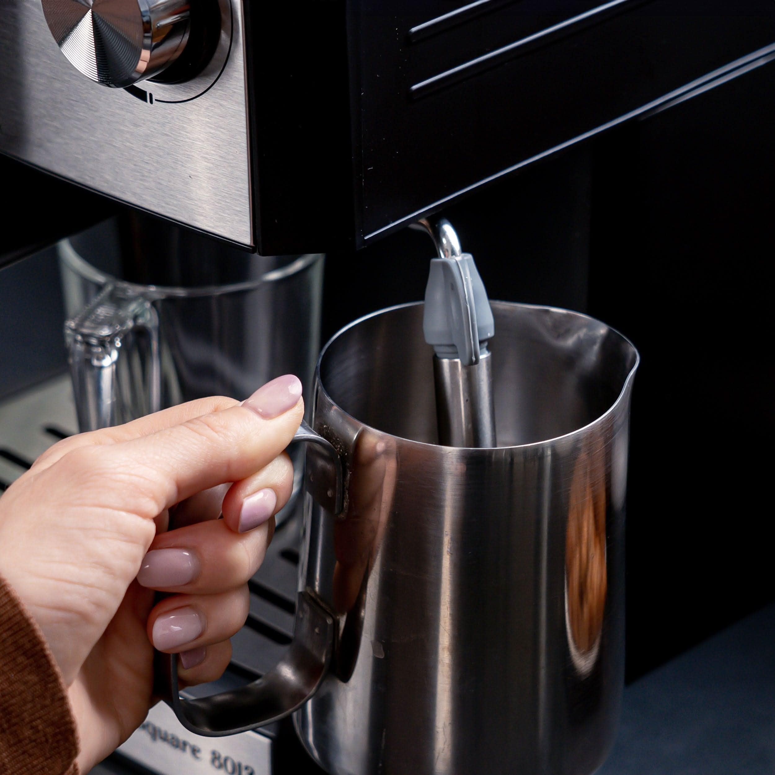 Juanita Brewsquare Macchina Caffè 850W, Macchina Caffe Cialde 20Bar, Coffe Machine 1.6L, Doppia Uscita, Braccio Vaporizzato, Macchinetta Caffe Inox per Espresso e Capuccino, Include Accessori