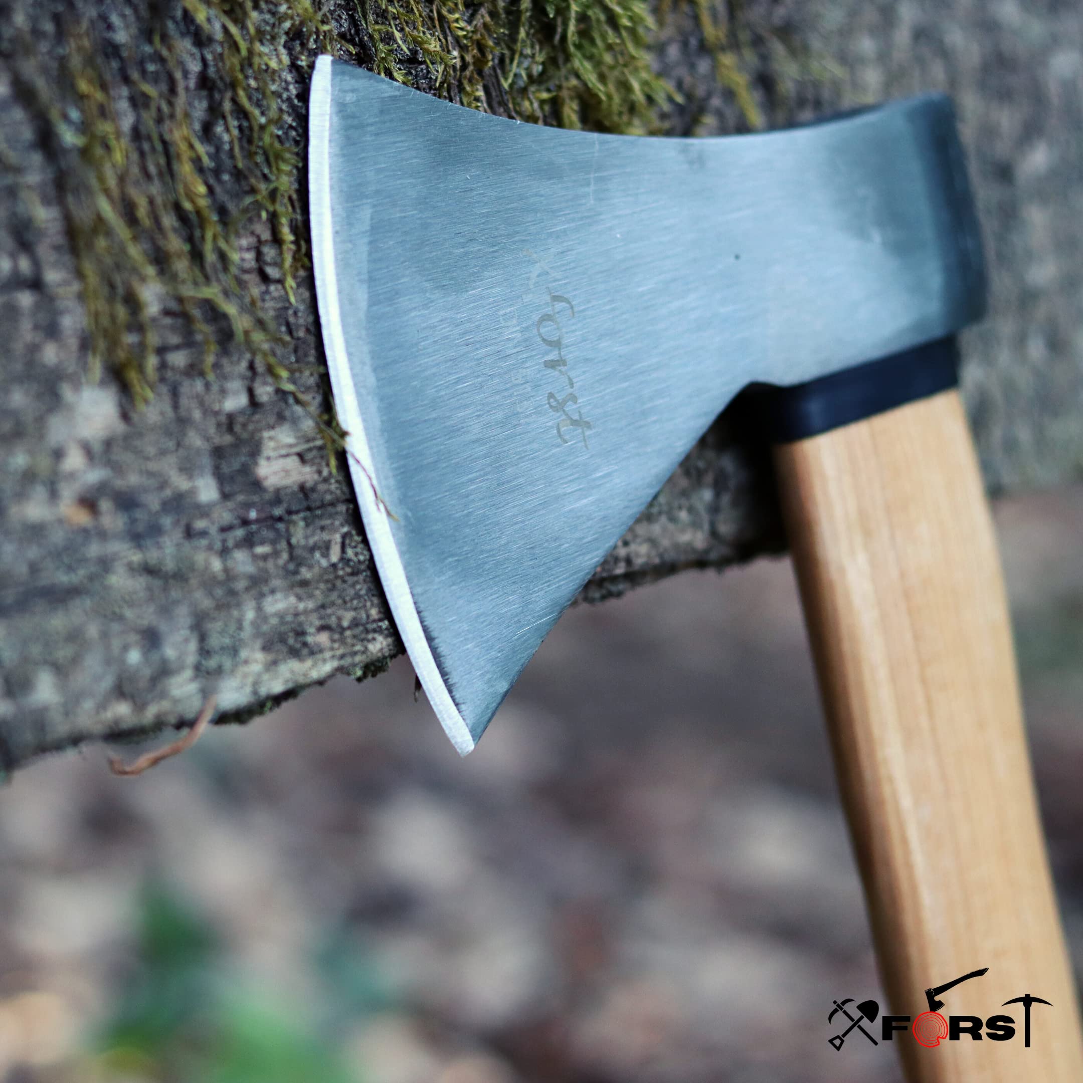 Xforst Hacha de Mano para Leña, Camping y Jardín, Hoja de Acero al Carbono con Mango de Madera de Hickory, Cabeza 800 g, 40,5 cm, Conforme a DIN 5131 y TÜV/GS, con Funda Protectora, X-UW800C