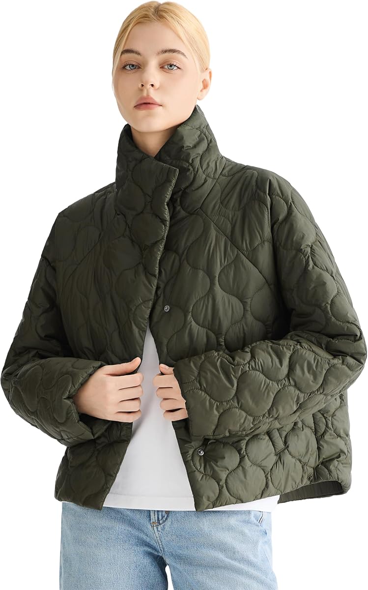 Orolay Women's Oversized Quilted Cropped Lightweight Puffer Jacket | Water-Repellent Short Padded Coat for Spring and Fall, Raglan Sleeves, Roomy Oversized Fit Outerwear, Pockets, Runs Large