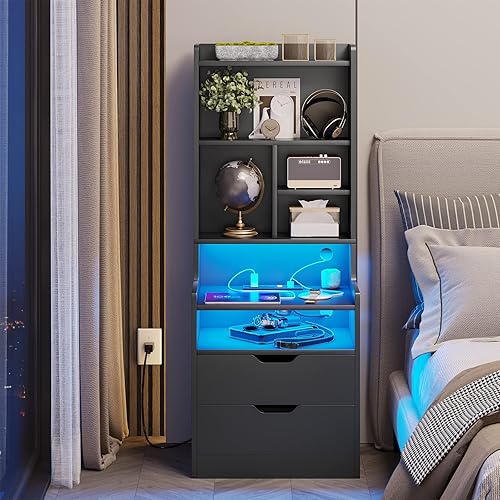BTHFST Mesita de noche alta con estación de carga y luces LED, mesita de noche LED blanca con estantería, mesita de noche con estantes y 2 cajones,