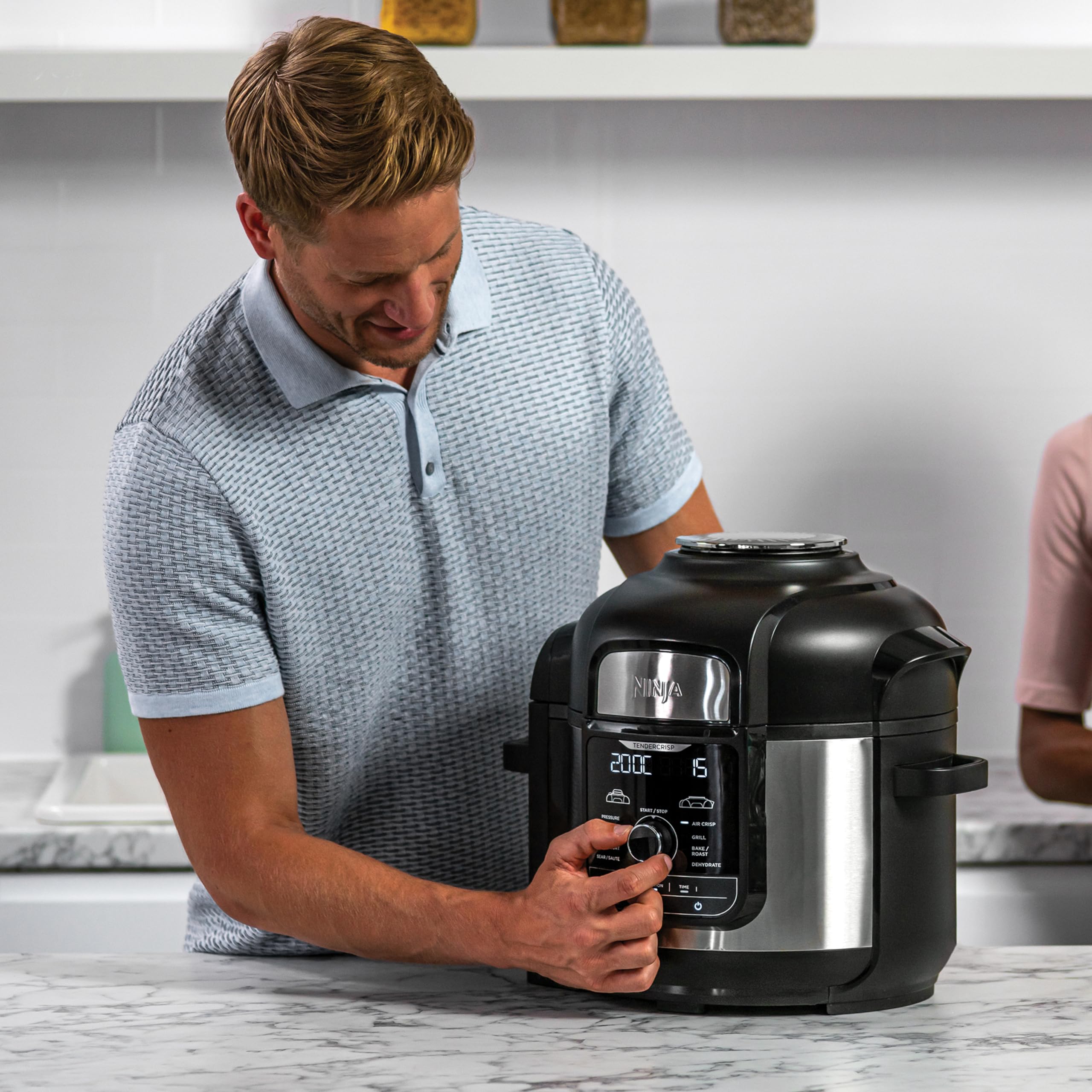 Ninja Foodi MAX Multikocher, 7,5L, 9-in-1 Multicooker, Pressure Cooker Schnellkochen, Air fryer Heißluftfrittieren, Slow Cooker Langsamkochen, Grillen und mehr, gebürsteter Stahl & Schwarz, OP500EU