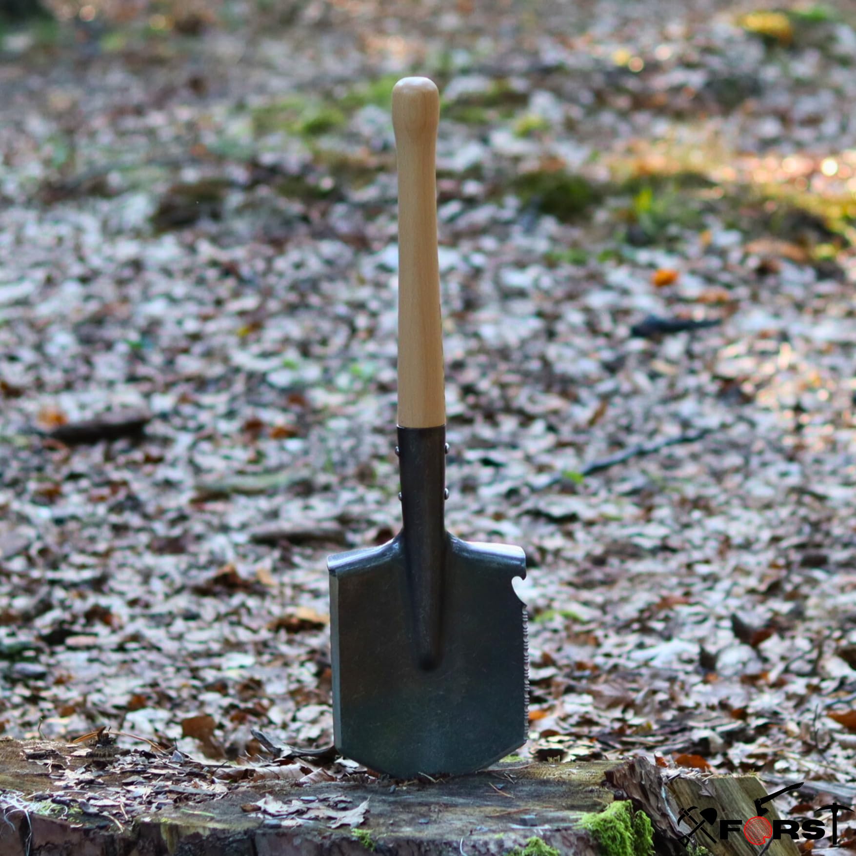 Xforst FS1 Pelle bêche de survivalisme Camping avec Manche en Bois et Housse – avec Lame en Acier Tranchante et Poignée en Bois Ergonomique, Idéale pour Le Jardin, Le Camping et la Survie