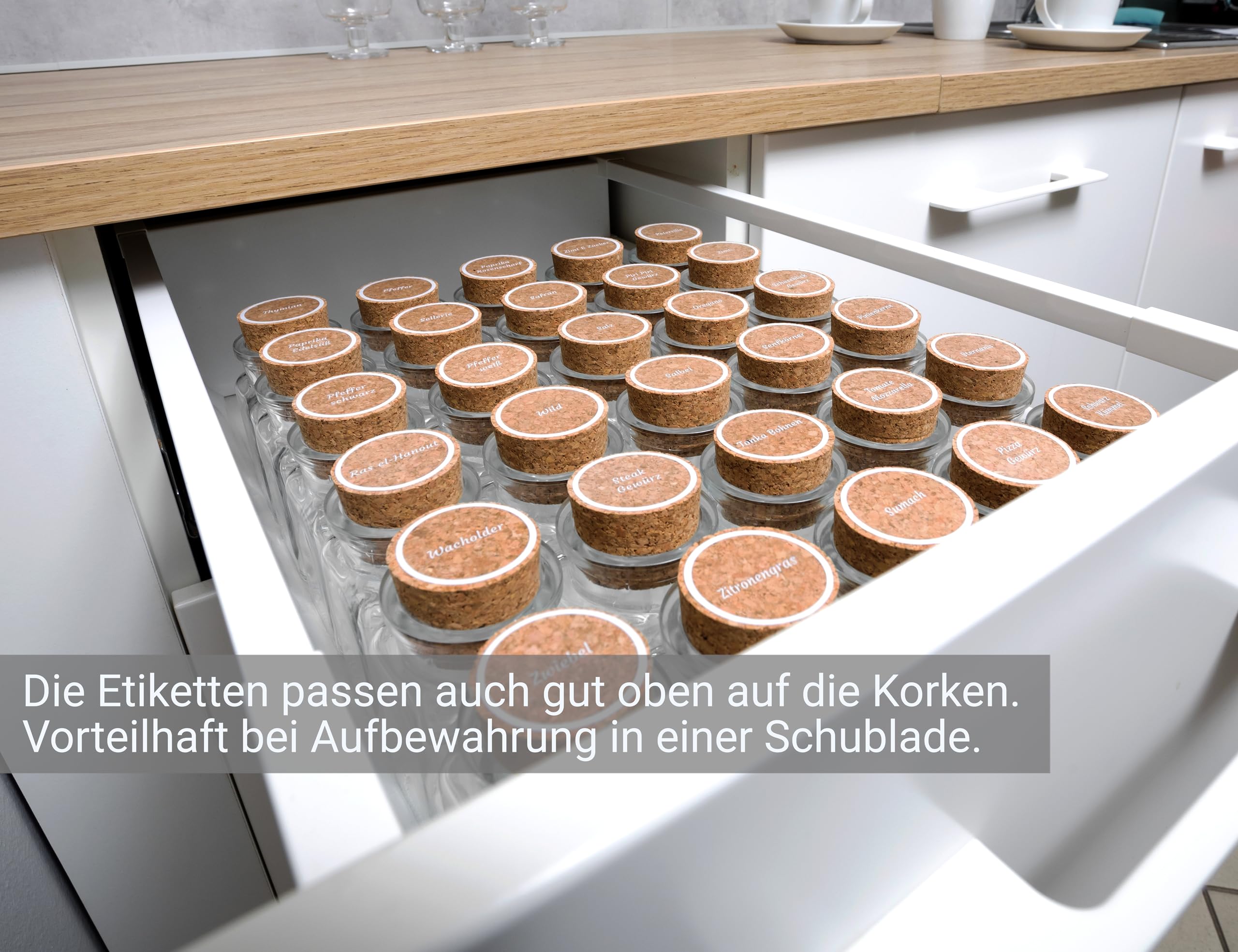 30x Gewürzgläser mit Korkverschluss & 94x Etiketten im Set | Vorratsgläser und Gewürzdosen für Gewürze und Kräuter - sauber beschriftet in Schublade und Regal