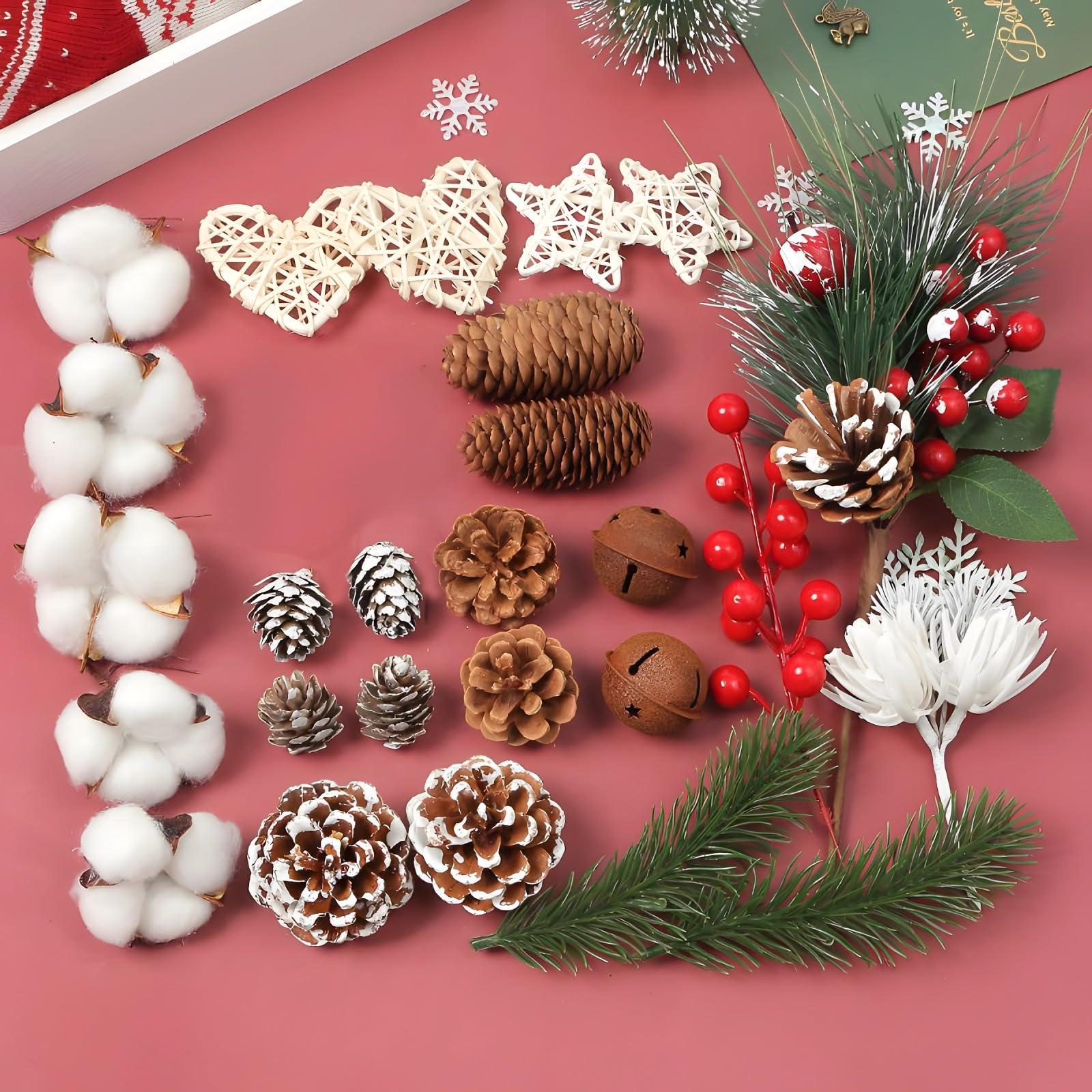 36 STK. Tannenzapfen Bastelset für Weihnachten, natürliche Basteldeko für Winter und Zuhause, mit frostigen Tannenzapfen, roten Beeren, Eicheln, Schneeflocken und Kiefernnadeln, für Kranzgestaltung