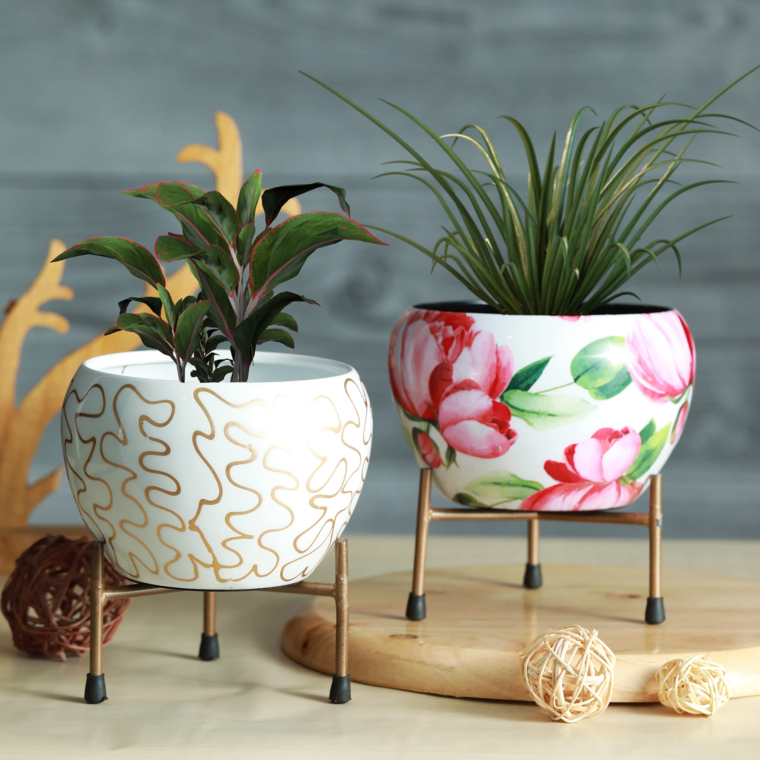 Homspurts Royal White Resilient Metal Plant Pots with Stand Set of 2 | Flower Pots Planter for Plants, Home Decor, Living Room, Office, Restaurant, Table Décor (B0CNKH5FRH) Amazon Price History, Amazon Price Tracker