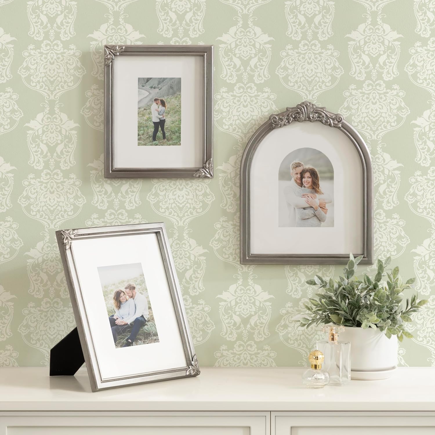Kate and Laurel Arendahl Three-Piece Picture Frame Set, Silver, Set of 3, Varying Sizes, Vintage Rectangle and Arched Photo Frame Set for Use as Gallery Wall Frames