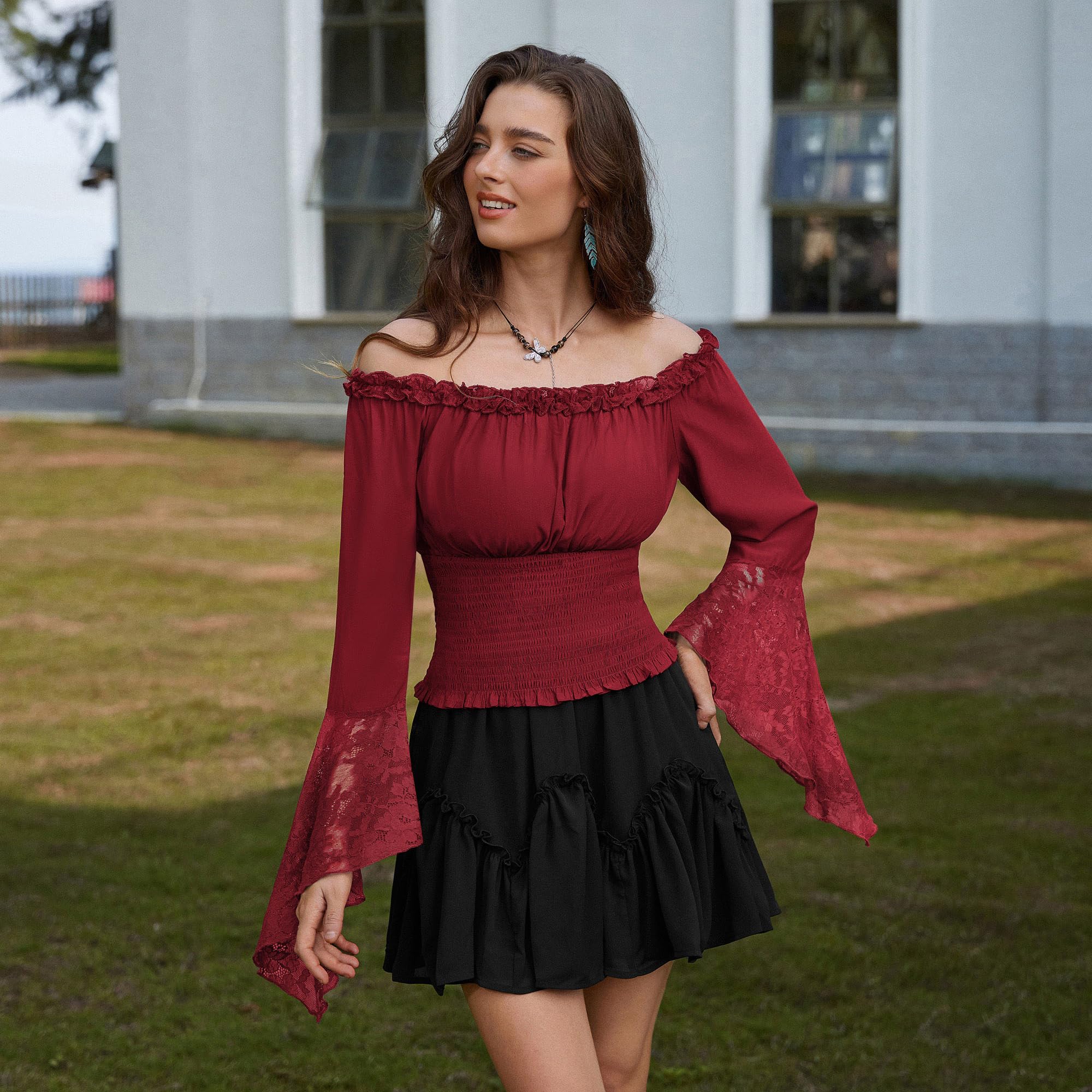 Scarlet Darkness Chemise Renaissance pour Femme avec Manches Cloches et épaules dénudées, Chemisier Paysan, élégant