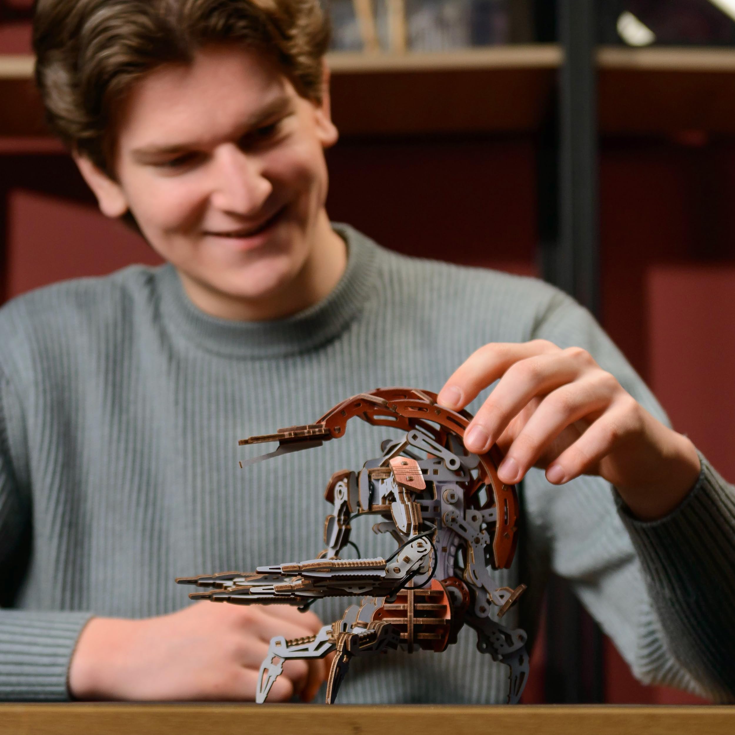 UGEARS Star Wars Droideka Drewniane Puzzle 3D – Mechaniczny drewniany model do złożenia, zestaw DIY do budowy, kolekcjonerskie puzzle z drewna, szczegółowy projekt konstrukcyjny i pomysł na prezent dl