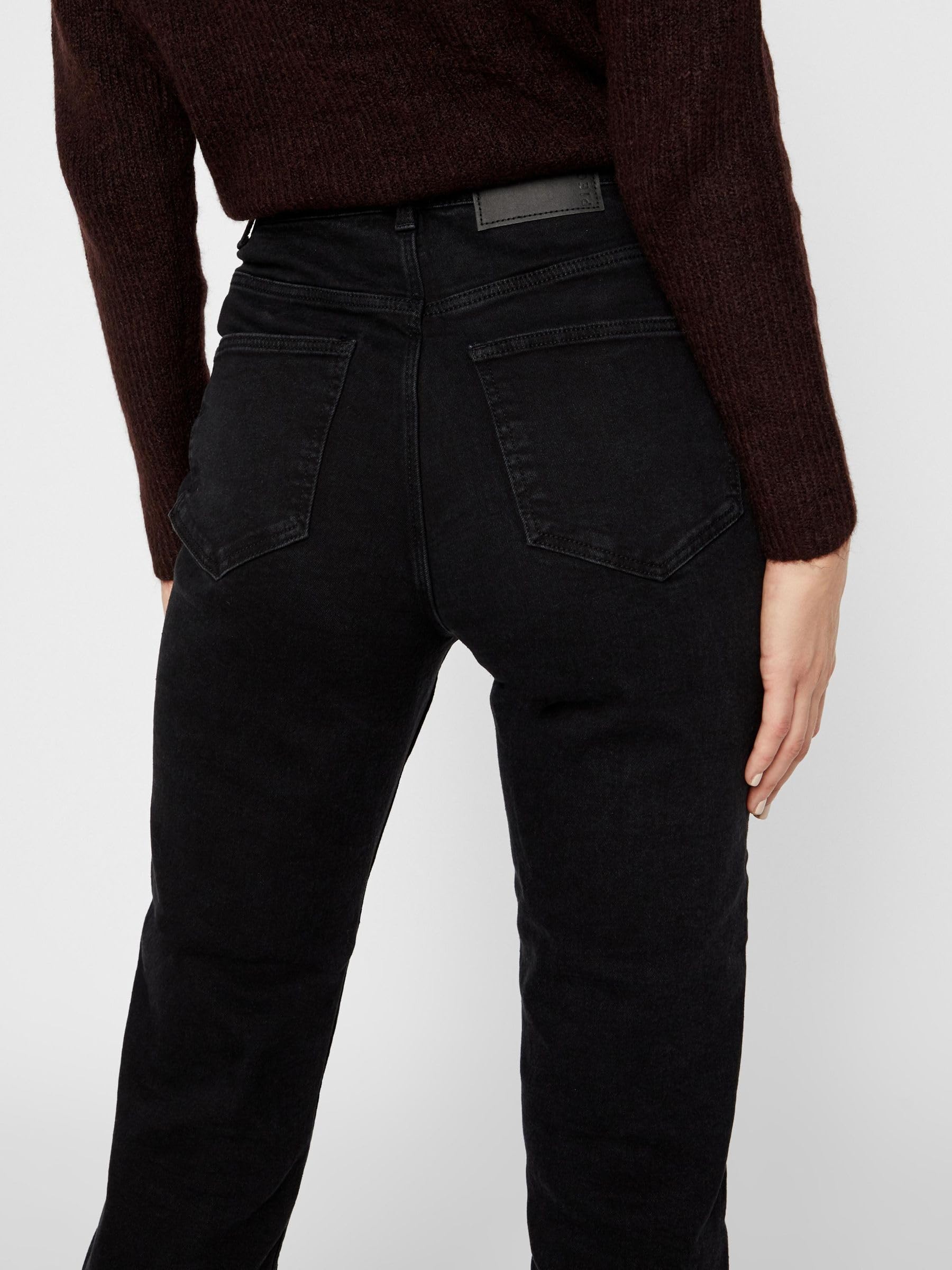 PIECES Kesia High Waisted Ankle Length Mom Jeans