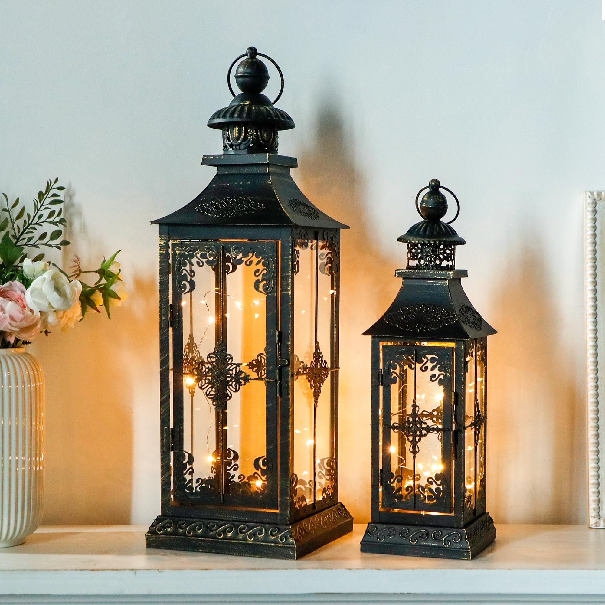 Gehard Glas Lantaarn TRIROCKS Set Van 2 Metalen Kaarslantaarns – Rustieke Stijl, 33 Cm Hoog | Met Gehard Glas | Voor Binnen & Buiten | Crème Kleur Lantaarn Voor Tuin En Woonkamer
