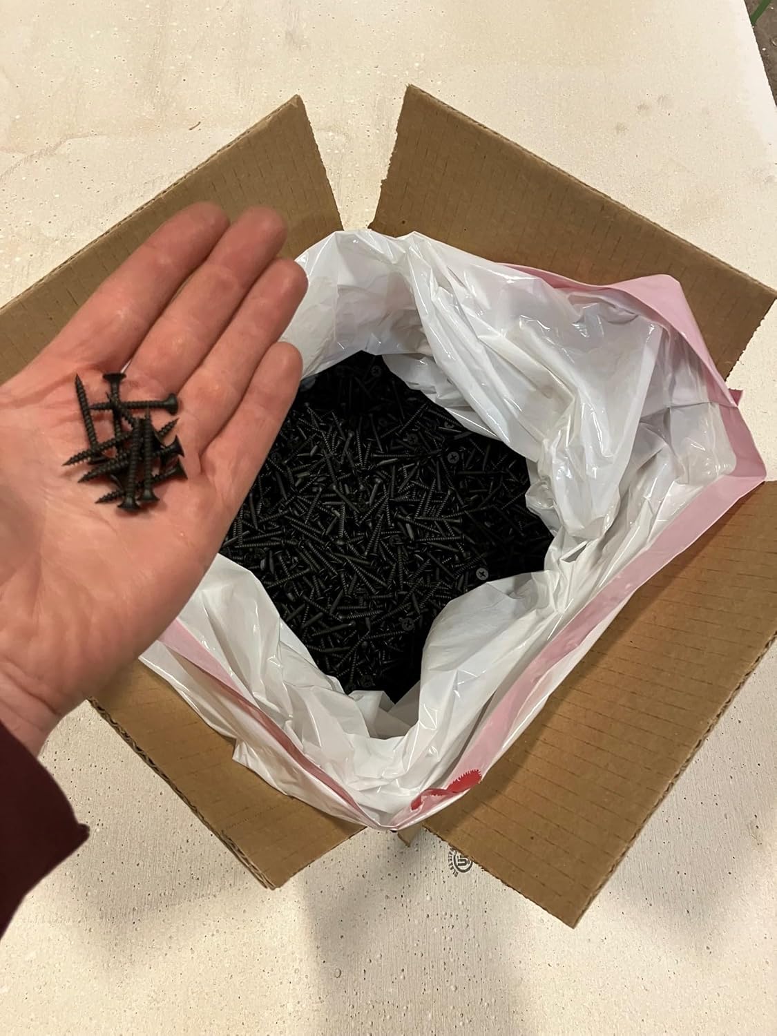 Drywall screws #6 x 1-1/4 inch, Black Phosphate, #2 Phillips drive, (5500), fine thread, black phosphate, 20 lbs Bulk Pack, 5500 PCS. (5500)