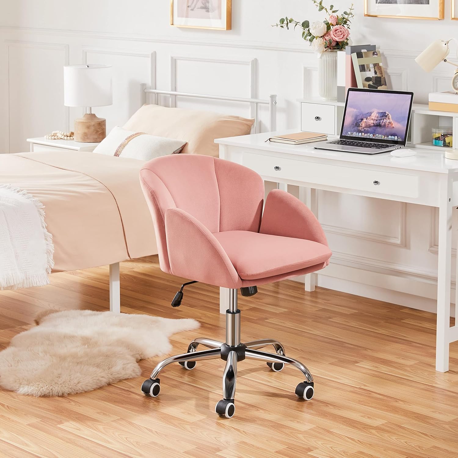 Topeakmart Cute Desk Chair for Home Office Makeup Vanity Chair with Armrests for Bedroom Modern Swivel Rolling Chair for Women Pink