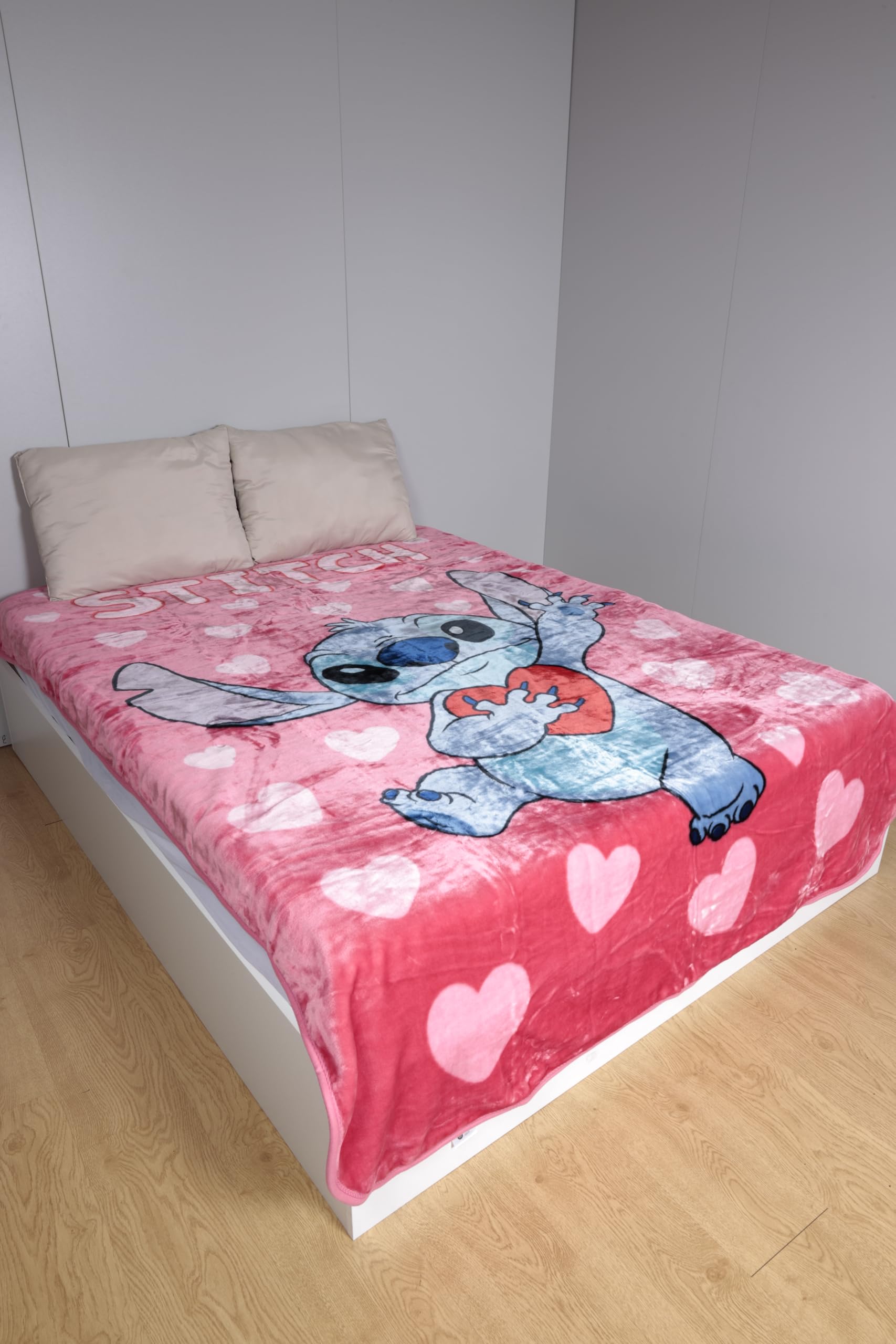 Disney Stitch Blanket with Hearts Winter Cover, 160 x 240 cm, 100% Polyester, Pink