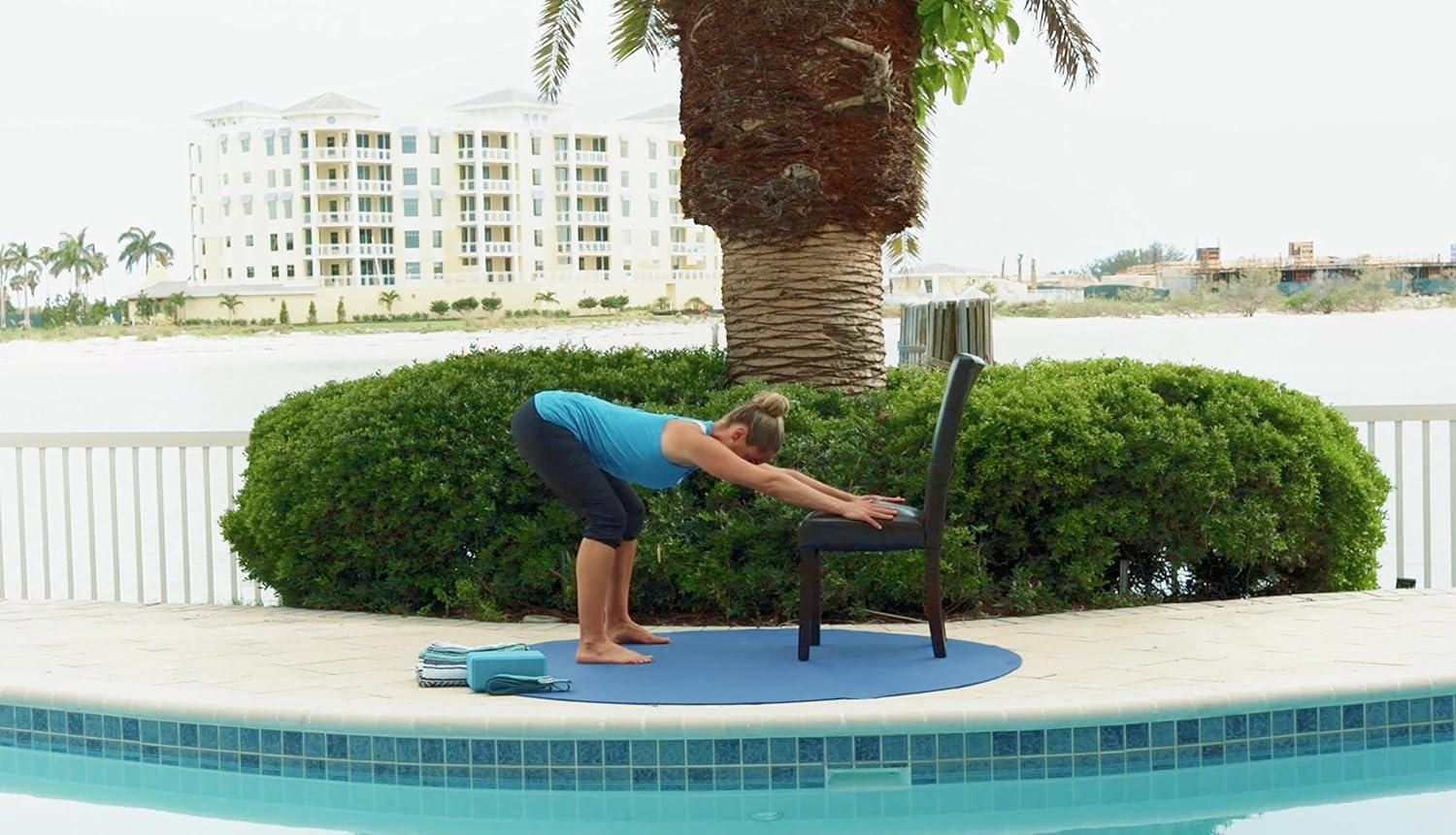 Gentle Yoga for Back Pain and Prevention: 2, 30-minute relaxing, simple practices designed in conjunction with a back pain specialist [DVD]