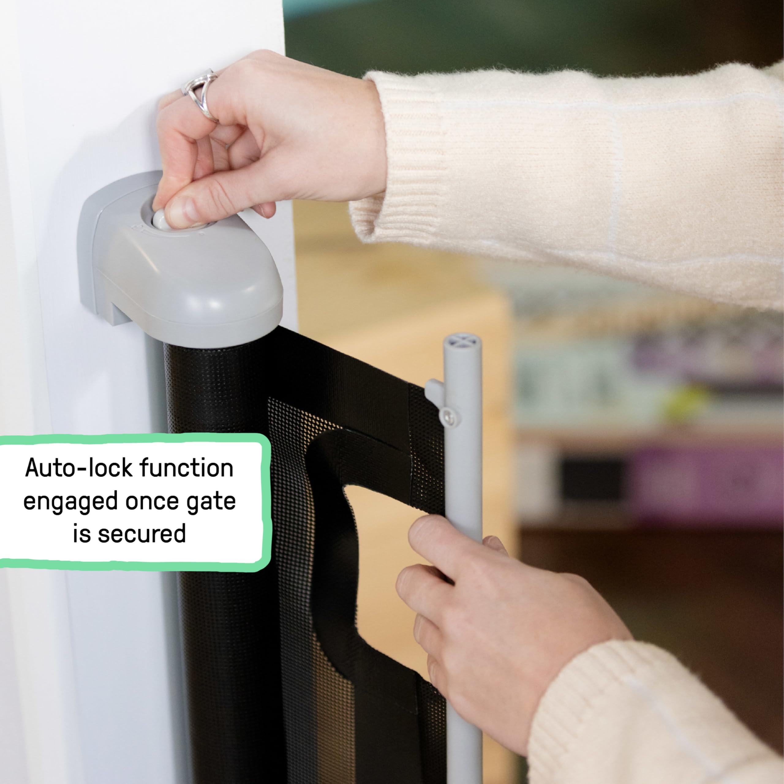 Ingenuity Thruway Serie 52W - Puerta retráctil para bebé con Malla Plegable, Puerta de Escalera para bebés y Perros, se Adapta a Aberturas de hasta 52 Pulgadas de Ancho, 30 Pulgadas de Alto, Puerta