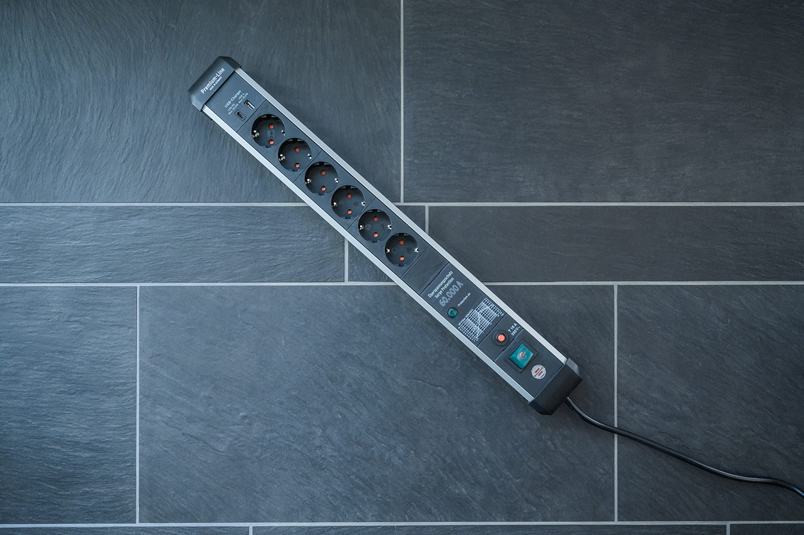 Brennenstuhl Protect-Line - Ciabatta multipresa a 6 posizioni con USB Power Delivery di tipo C e protezione da sovratensione (1 caricatore di tipo C e 1 USB-A, made in Germany