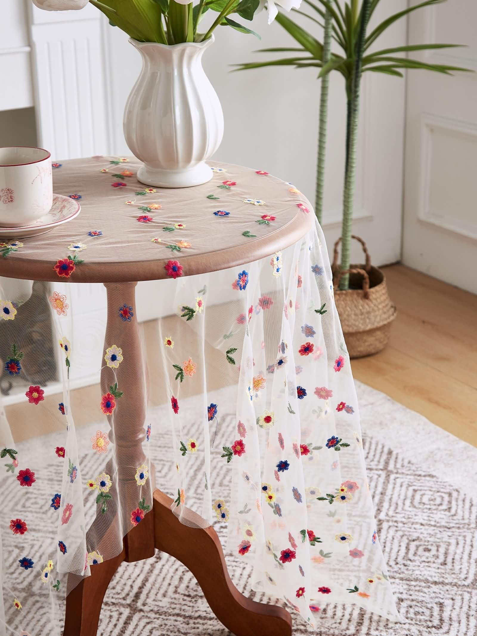 Beydodo Grande Nappe Rectangulaire 150 x 300 cm, Nappe Lavable et Anti Tache Polyester Dentelle Brodée de Fleurs Multicolores Nappe Anniversaire