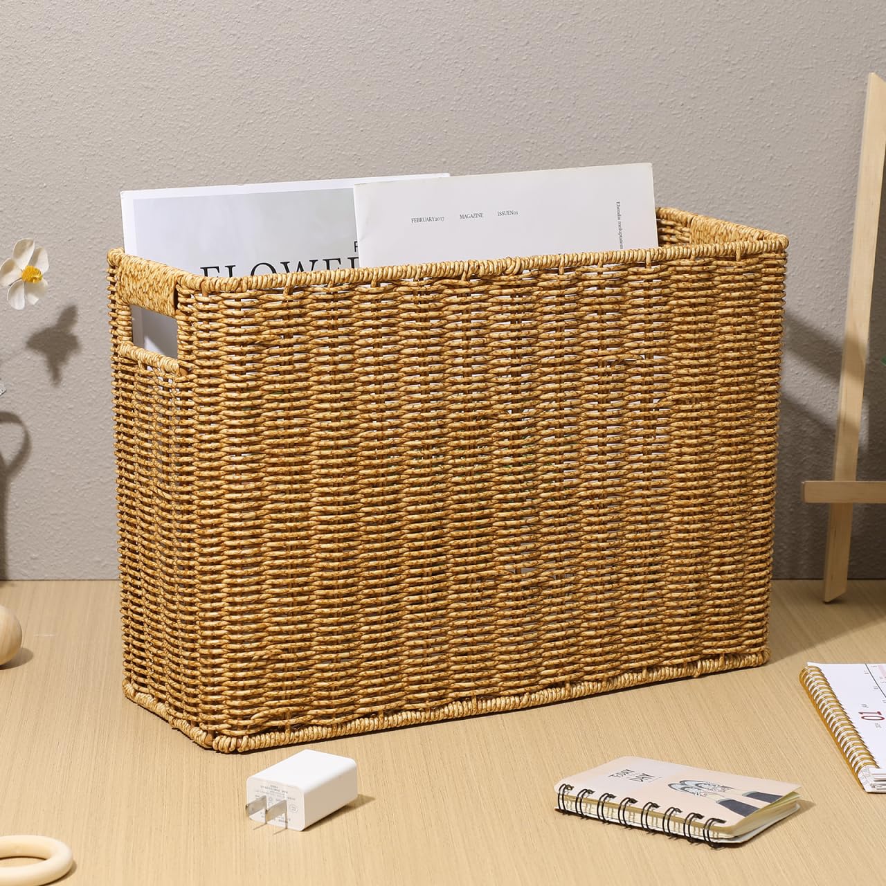 Happyyami Cestino per riviste intrecciato a mano Cestino per riviste in vimini Cestino per riviste in rattan Cestini portaoggetti da scrivania con manico per bagno e ufficio