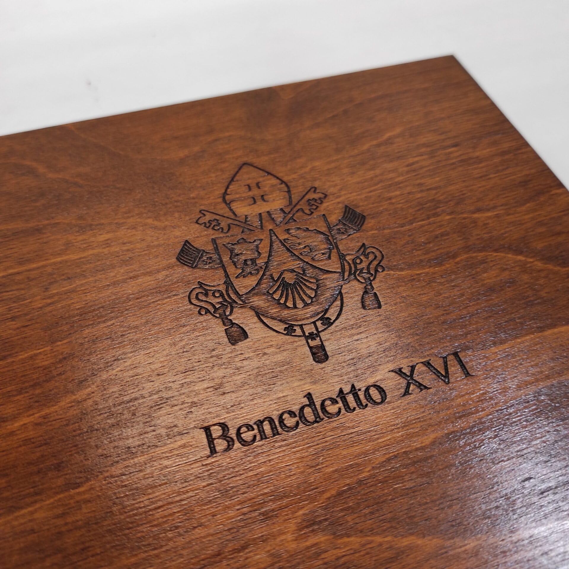 Caja para Monedas y medallas Papa Benedicto XVI, 9 Compartimentos, Madera Maciza Artesanal, Terciopelo Italiano, numerada con Certificado, coleccionistas