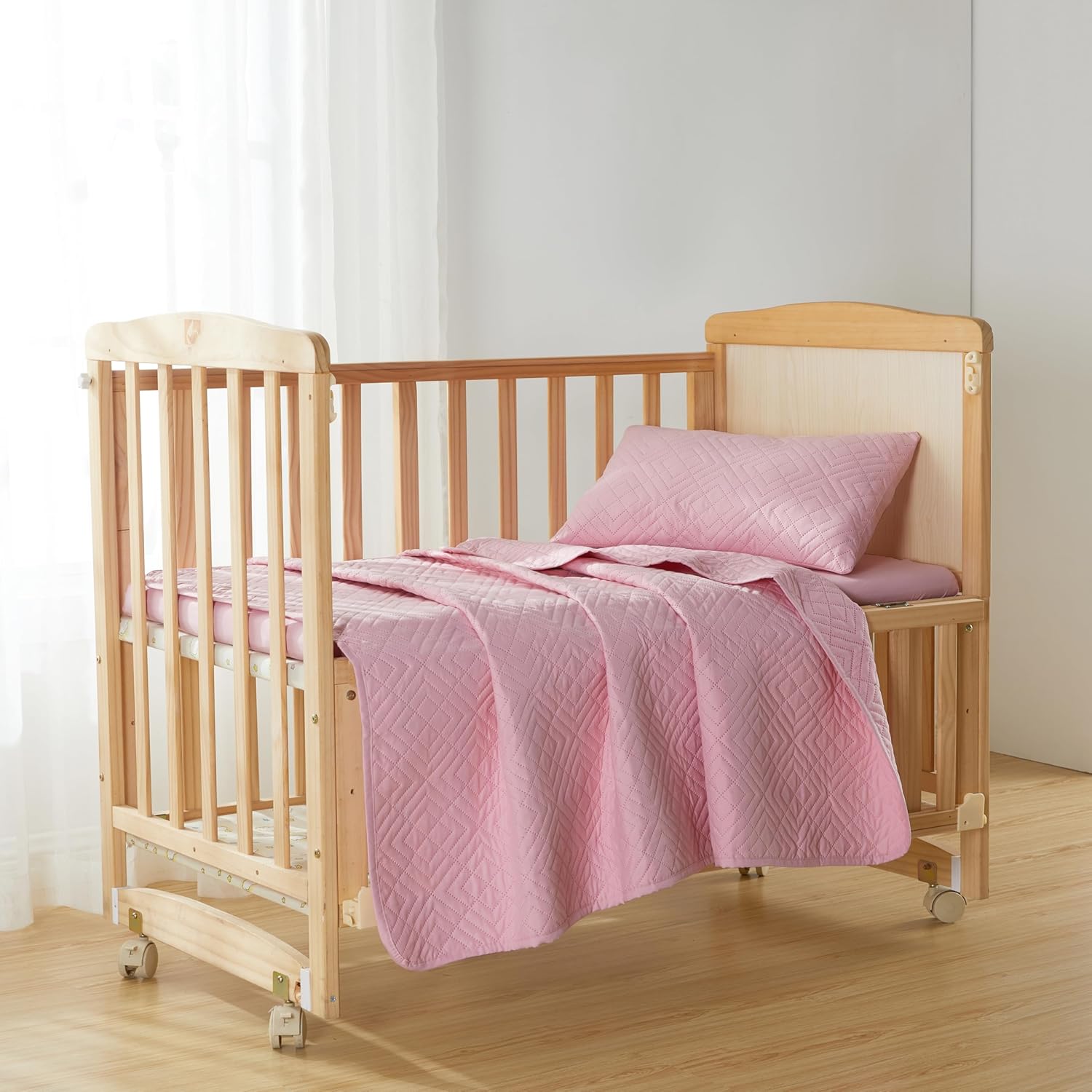 Hearth & Harbor 3-Piece Toddler Bedding Set – Soft, Breathable All-Season Quilt and Coverlet for Kids – Lightweight and Cozy Bedspread - Diamond Weave - Baby Pink