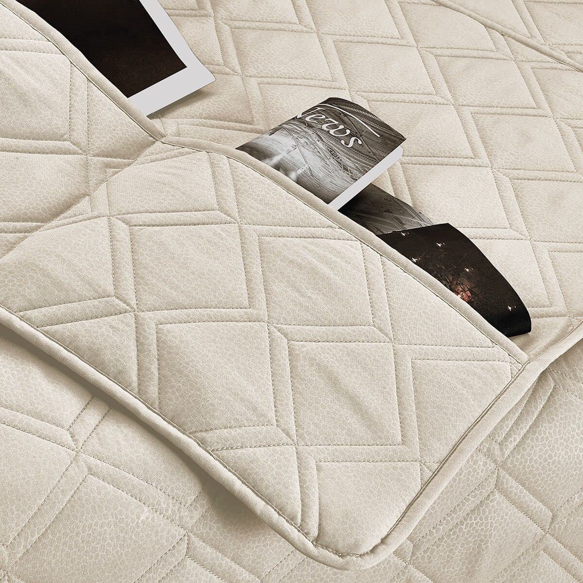 la biancheria di casa - Slippy Plus - Copridivano con penisola antiscivolo destra o sinistra, salvadivano trapuntato in microfibra con tasche, per divano 2, 3 e 4 posti lavabile Beige, 245 cm sinistra